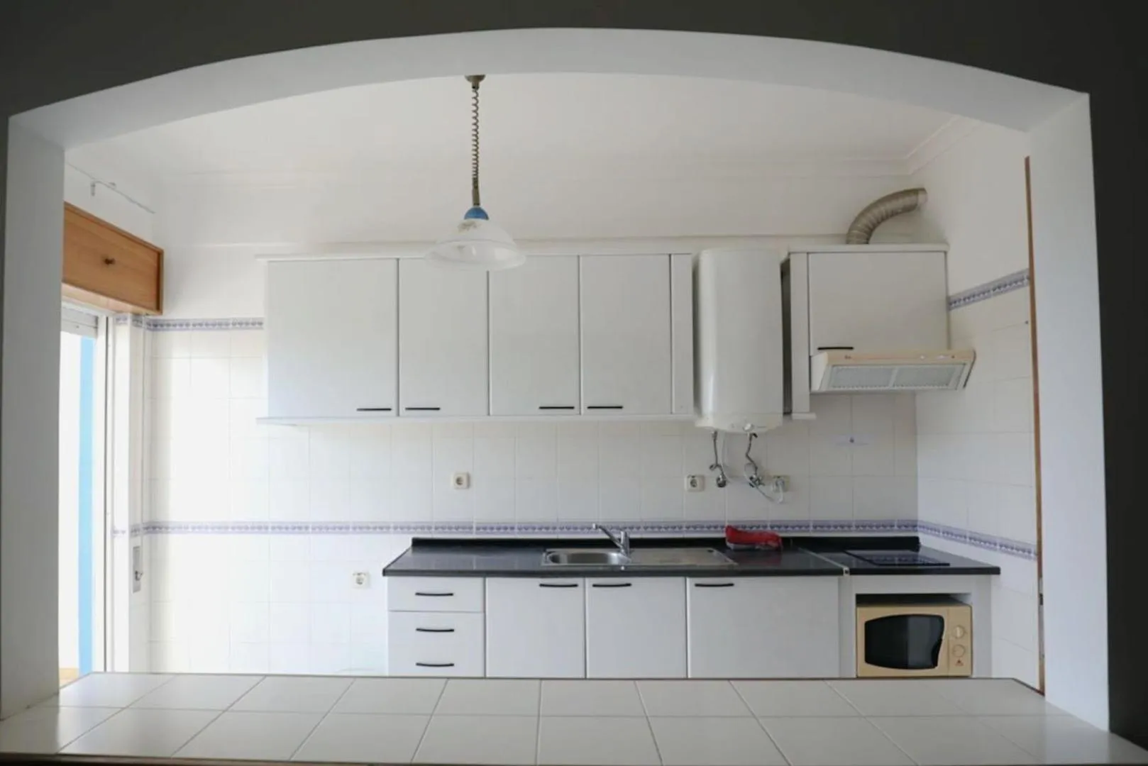 Kitchen or kitchenette in cantinho do mar