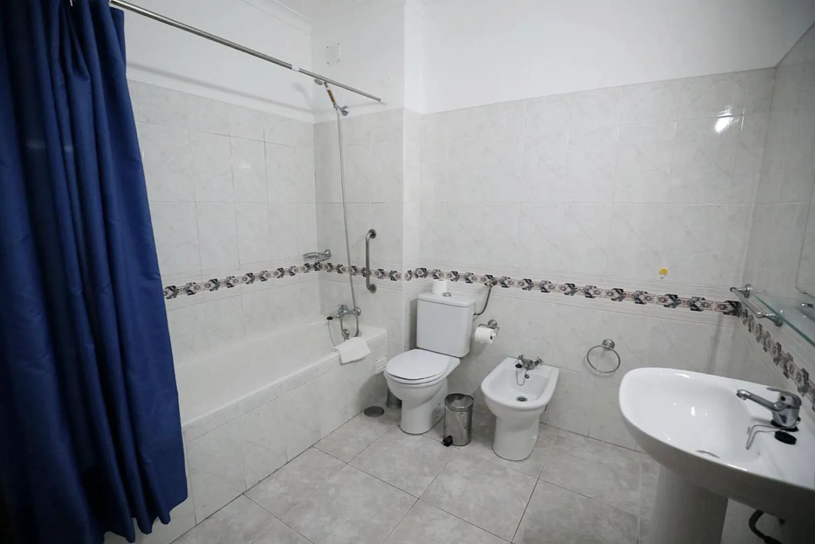 Bathroom in cantinho do mar