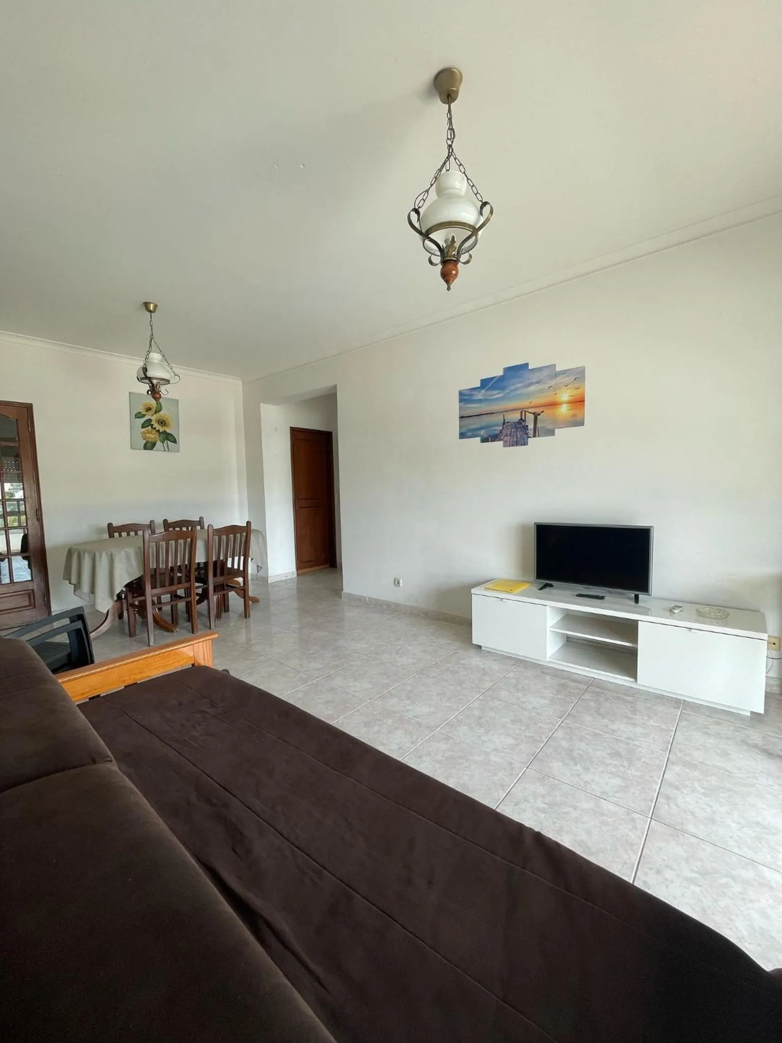 Communal lounge/ TV room in cantinho do mar