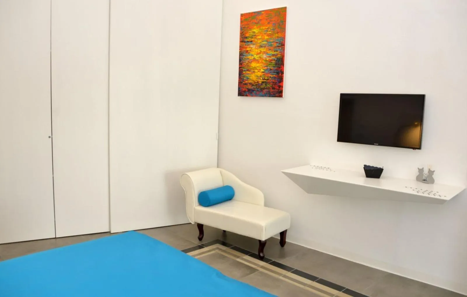 Photo of the whole room in Sunshine Luxury Rooms