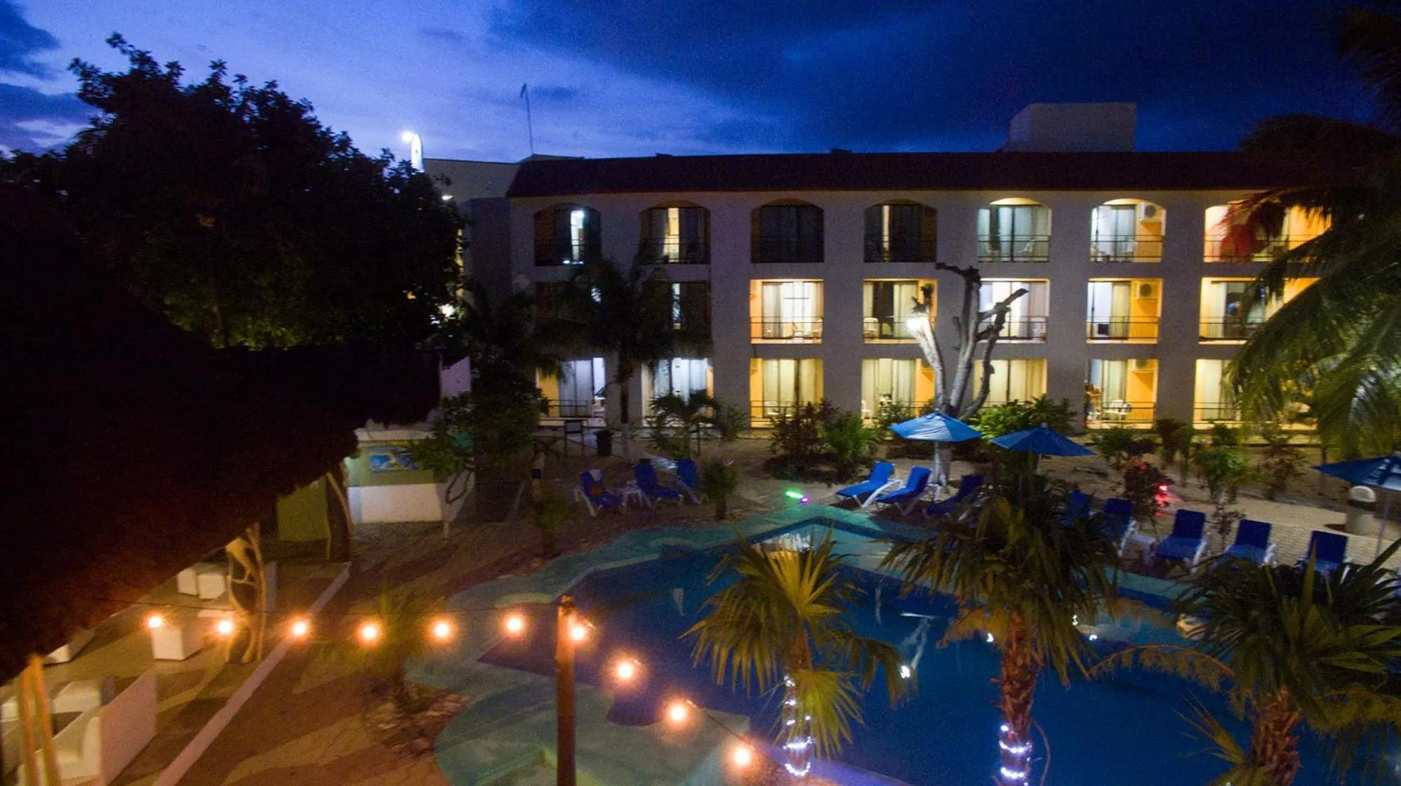 Property building in Hotel Posada del Mar