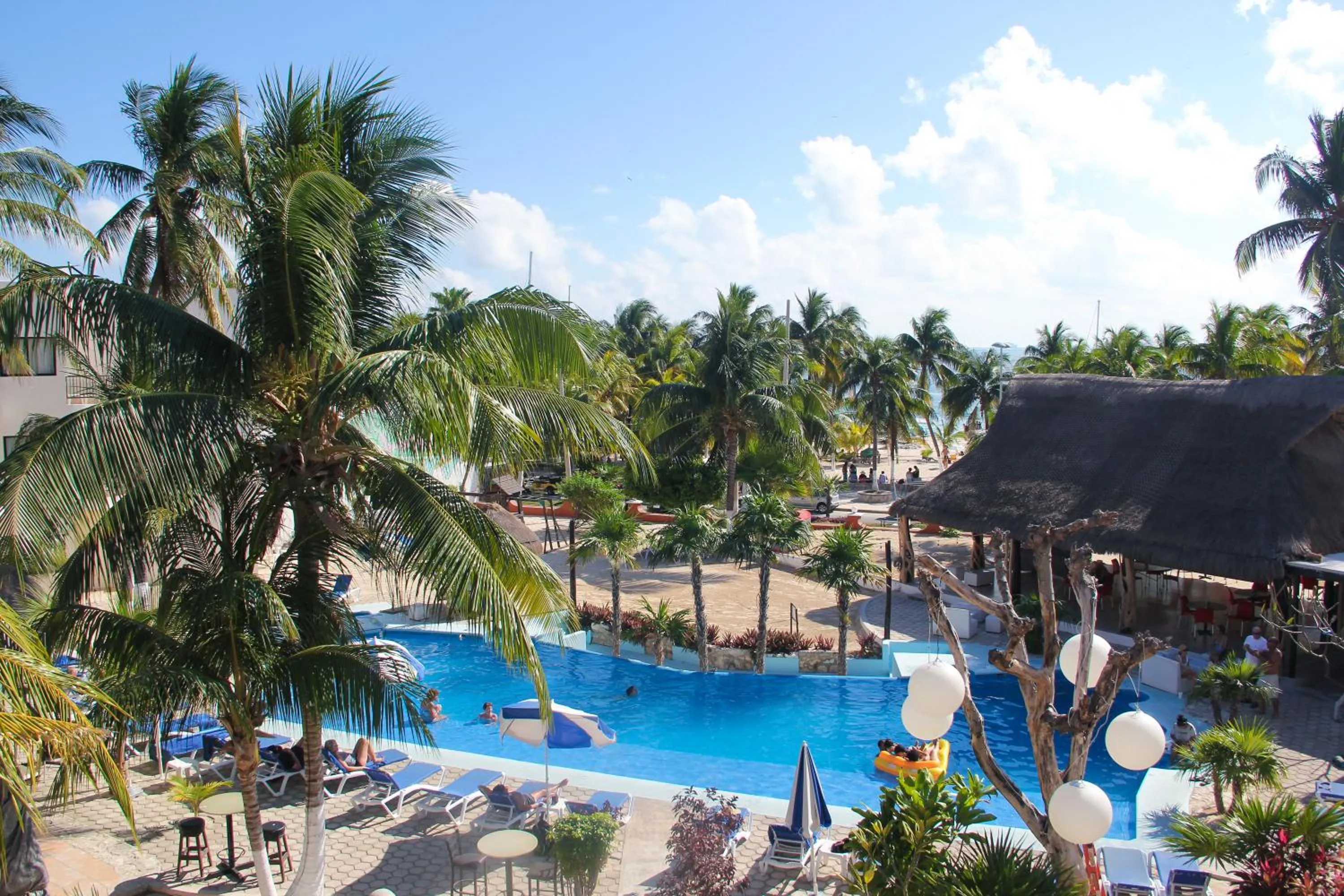 Swimming pool in Hotel Posada del Mar