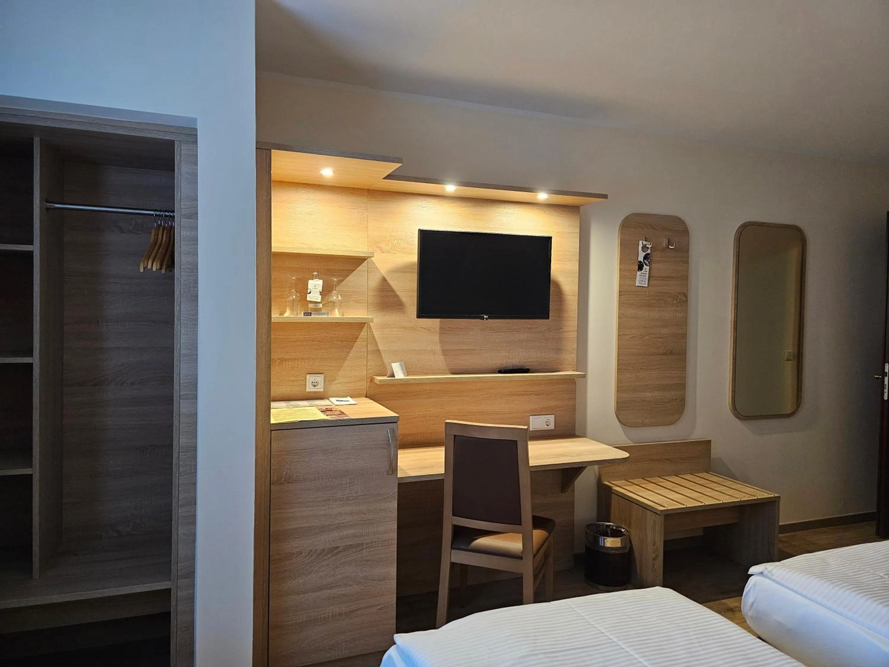 Photo of the whole room, Bed in KomfortHotel Grossbeeren - Stadt-Gut-Hotel