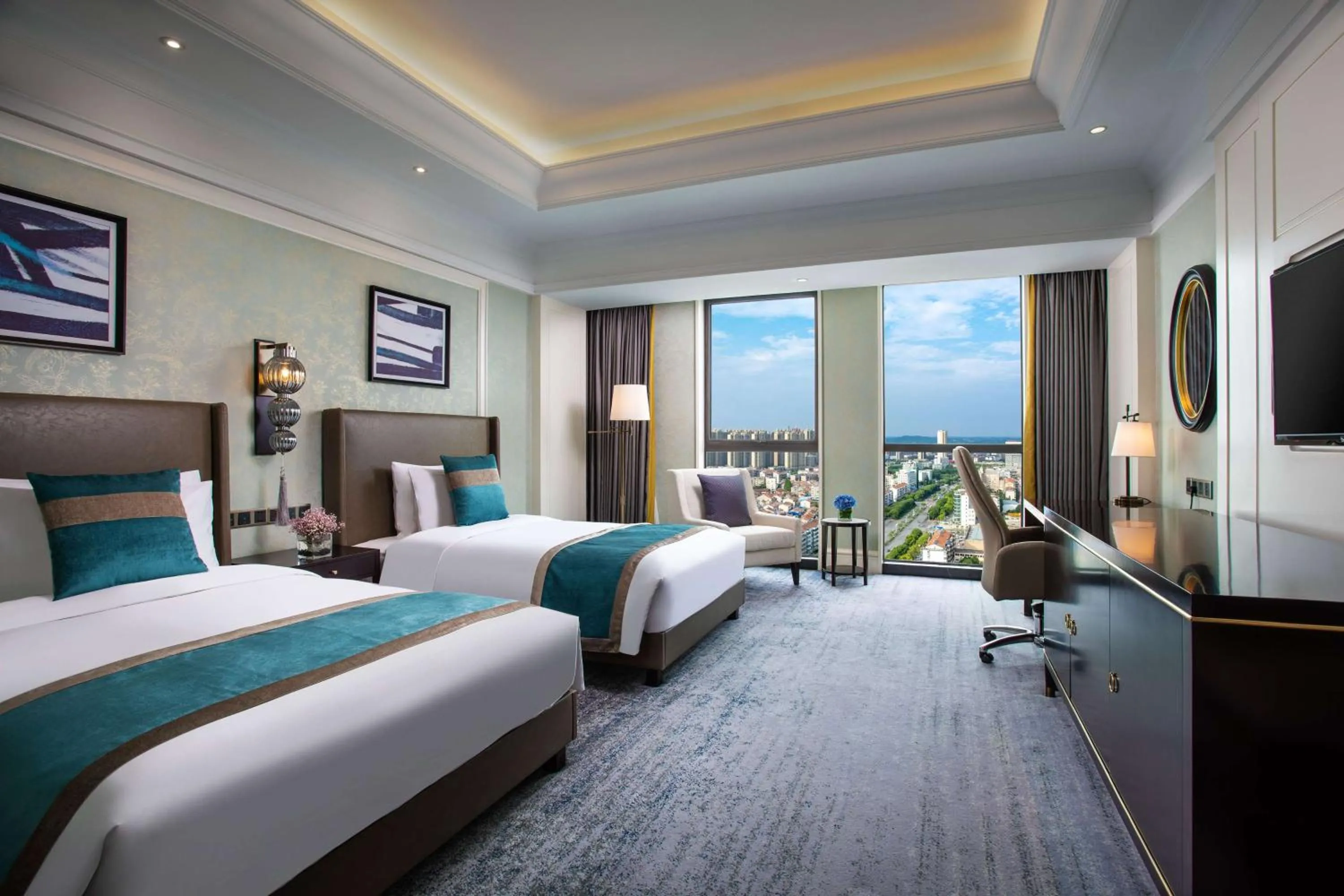 Photo of the whole room, Bed in Ramada Plaza by Wyndham Wuhan Huangpi