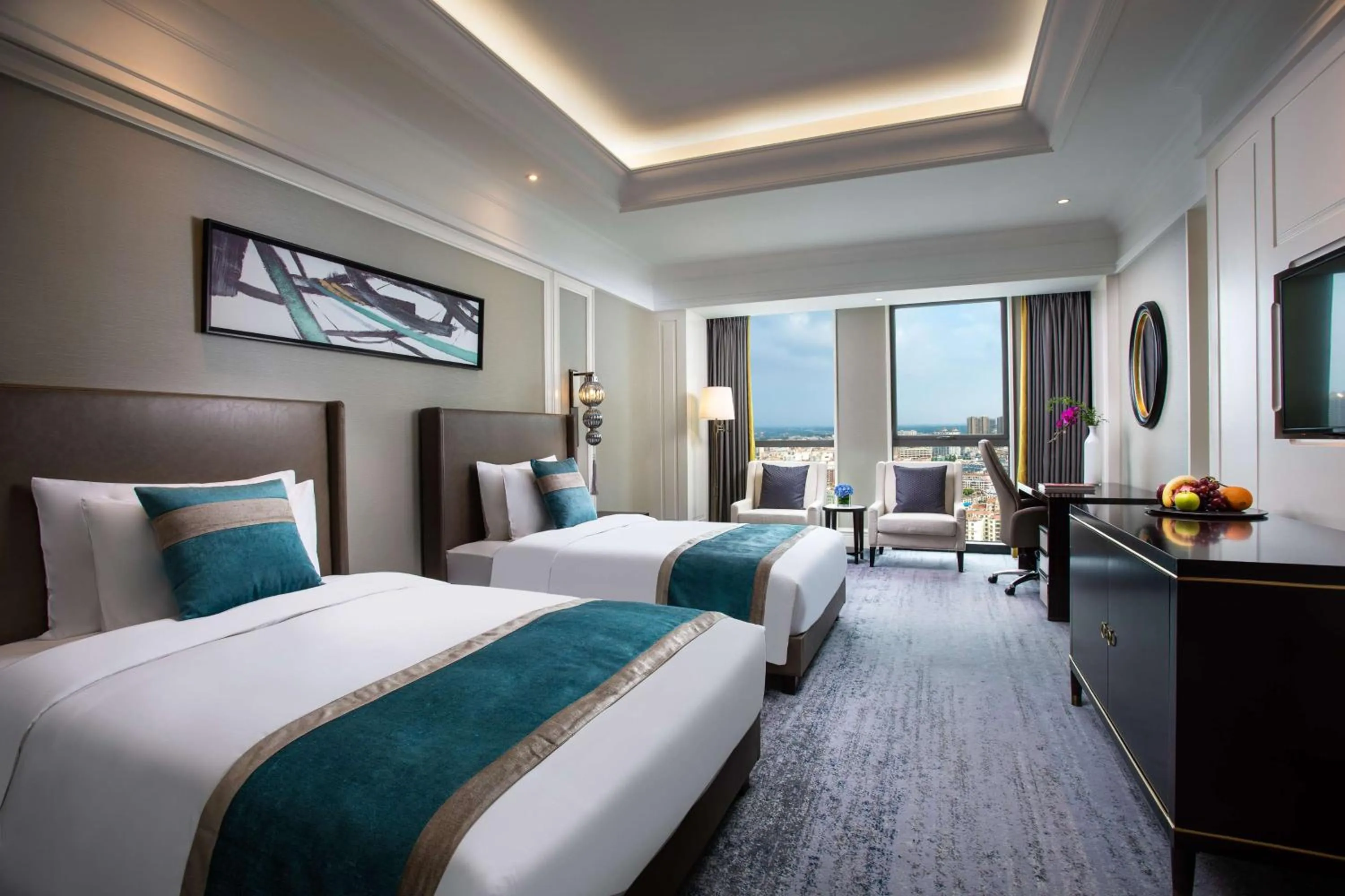 Photo of the whole room, Bed in Ramada Plaza by Wyndham Wuhan Huangpi