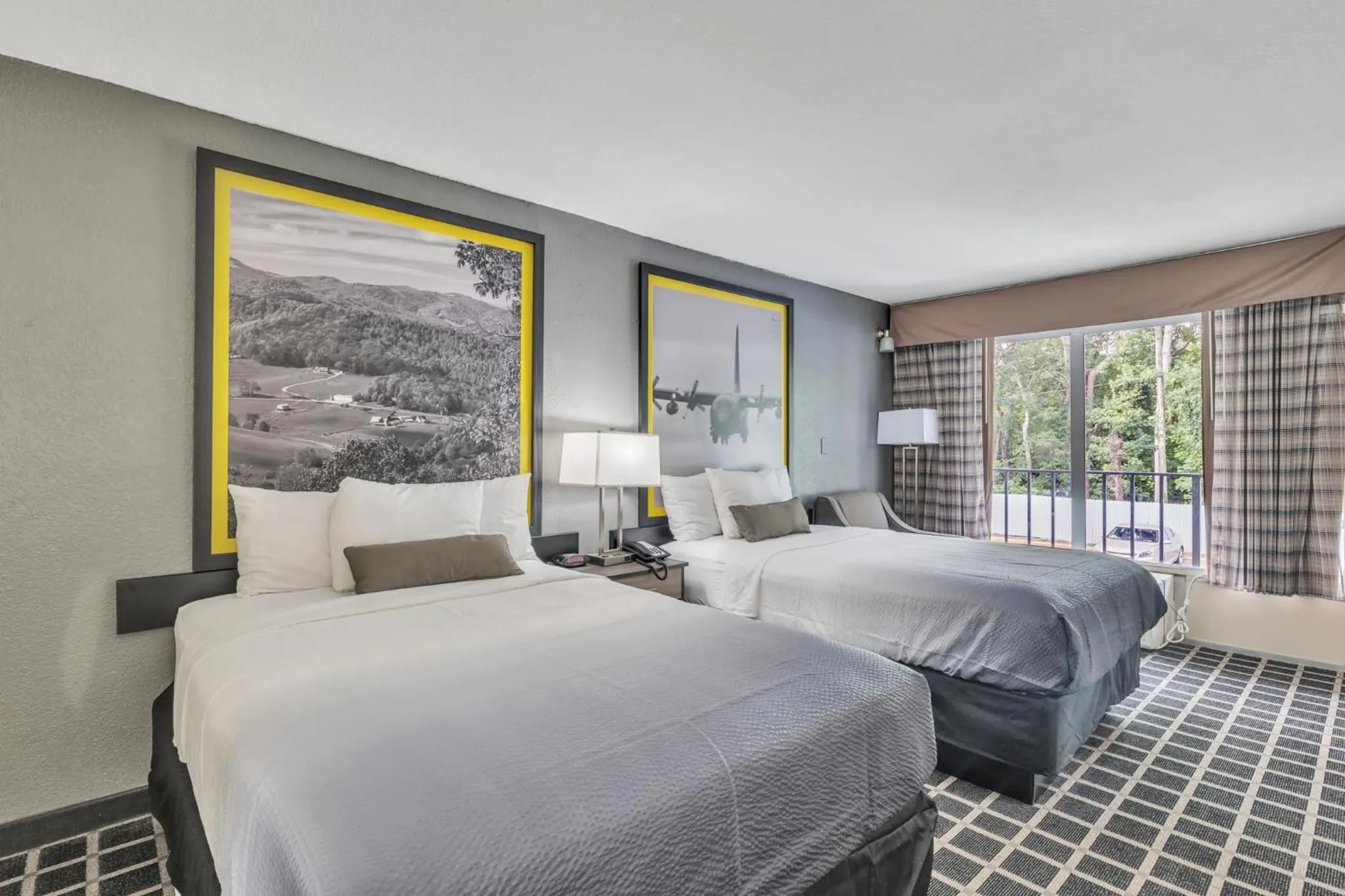 Bedroom, Bed in Super 8 by Wyndham Morganton