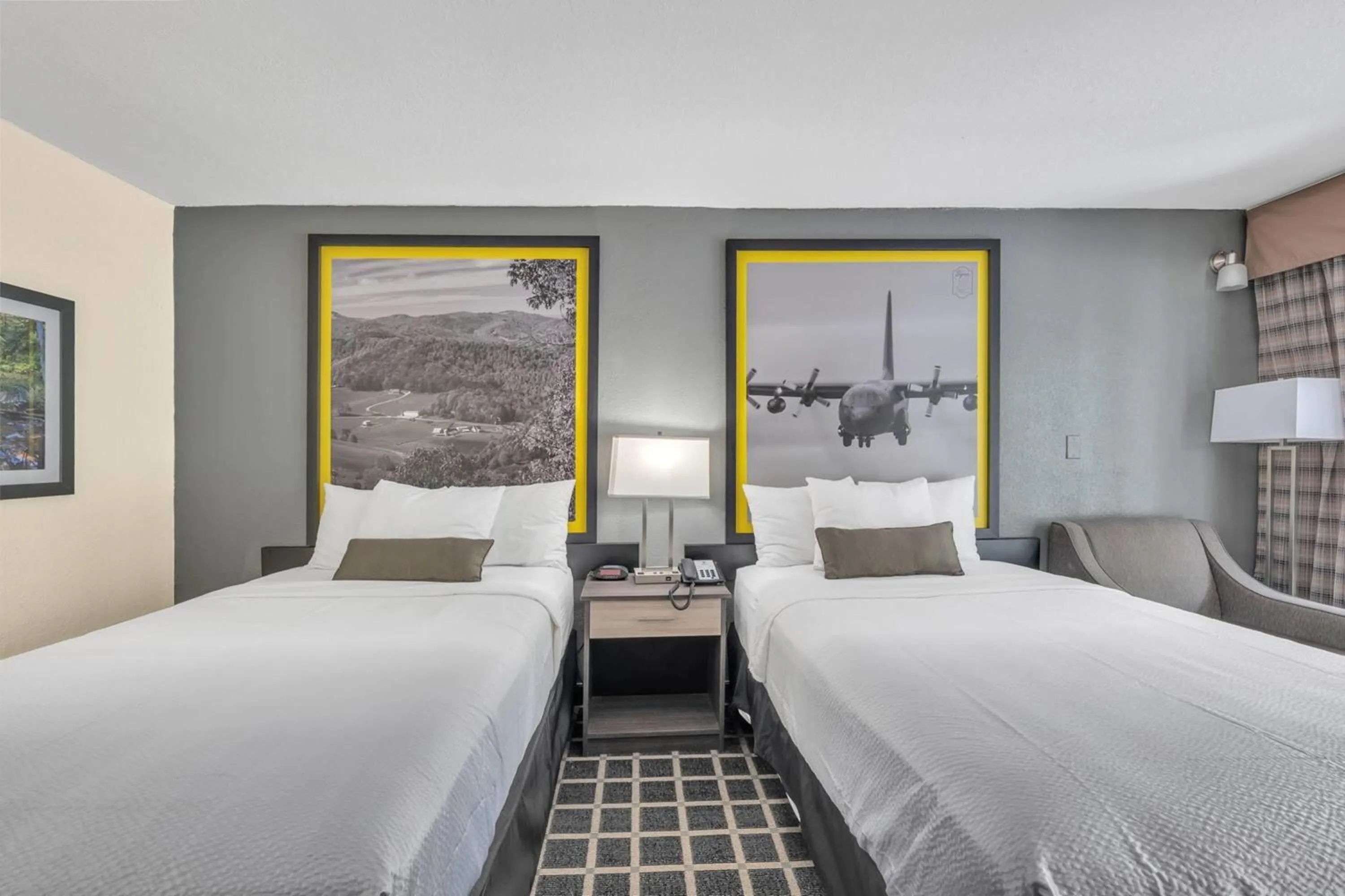 Photo of the whole room, Bed in Super 8 by Wyndham Morganton