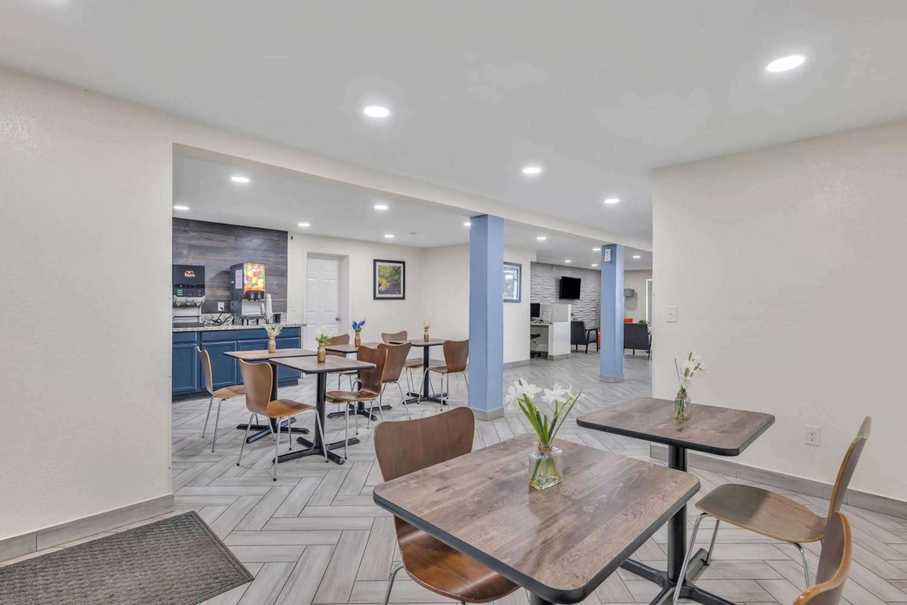 Restaurant/places to eat in Super 8 by Wyndham Morganton