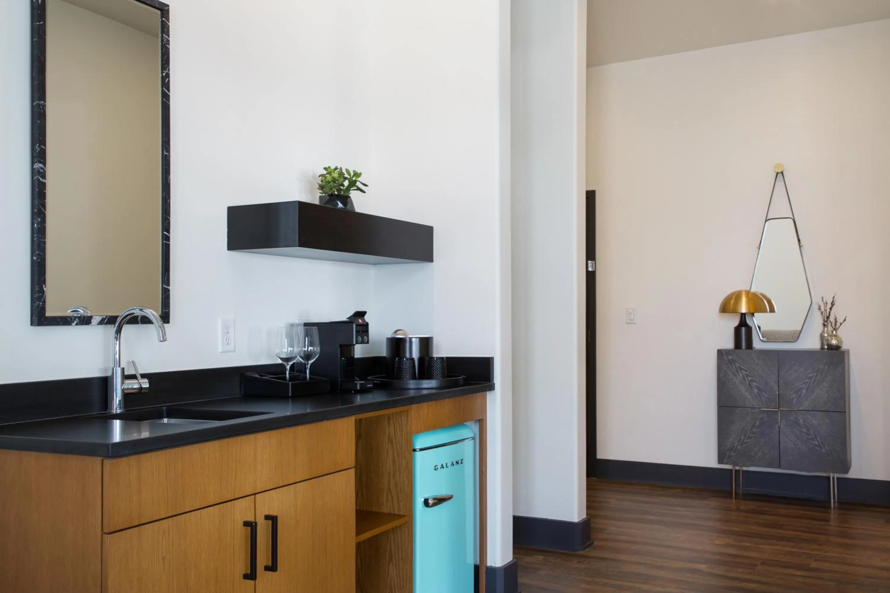 Kitchen or kitchenette in Origin Westminster a Wyndham Hotel