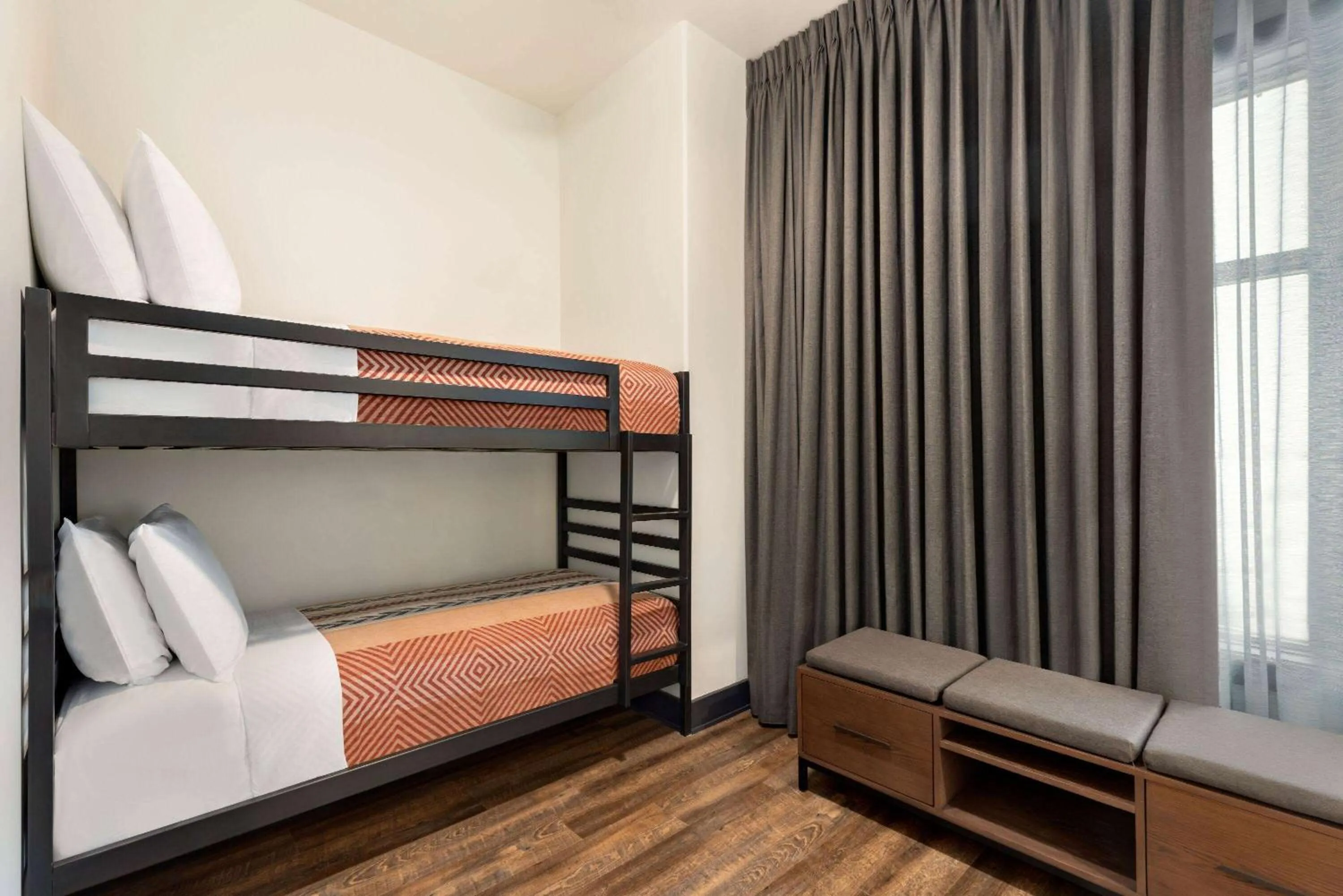 Photo of the whole room, Bed in Origin Westminster a Wyndham Hotel