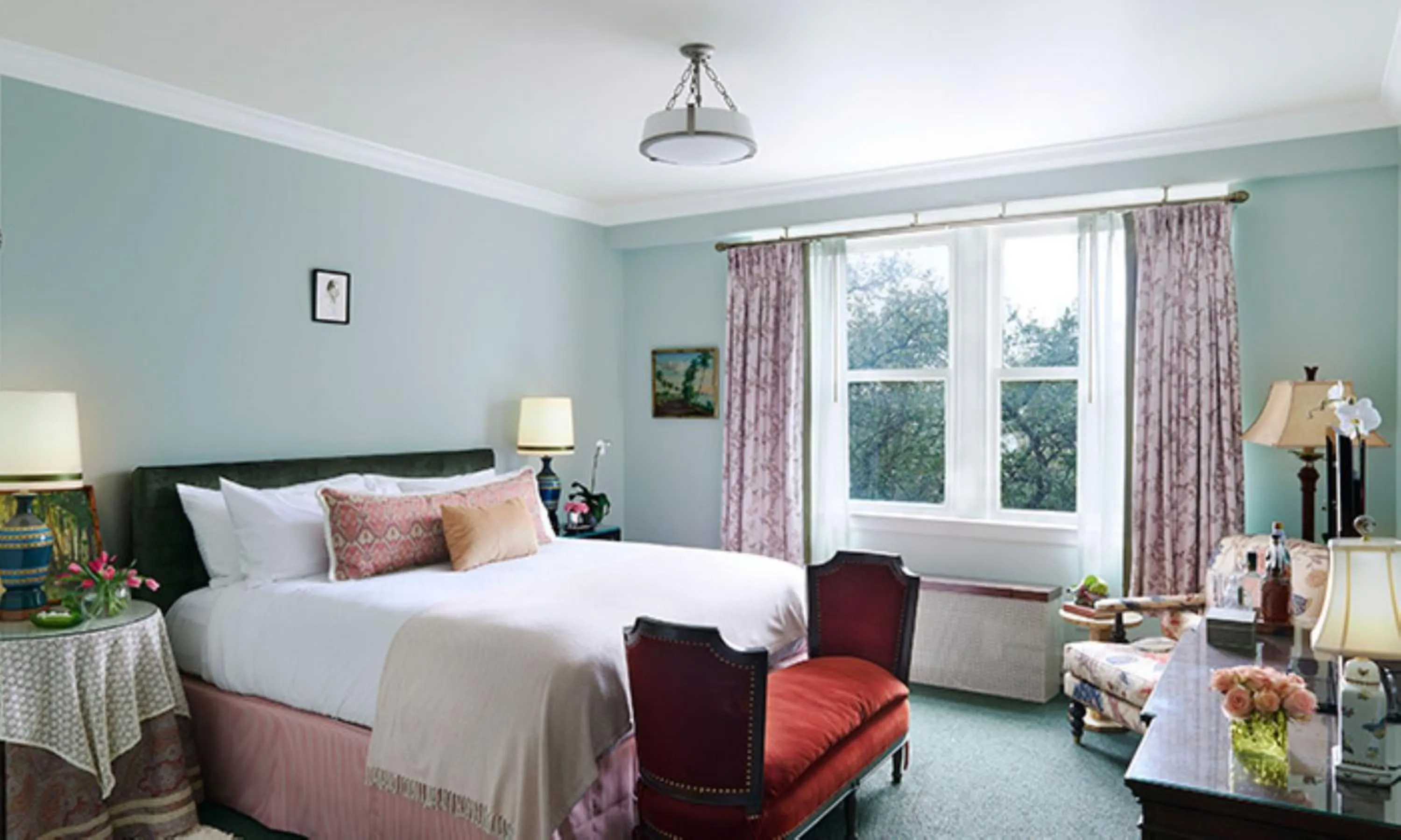 Bed in The Pontchartrain Hotel