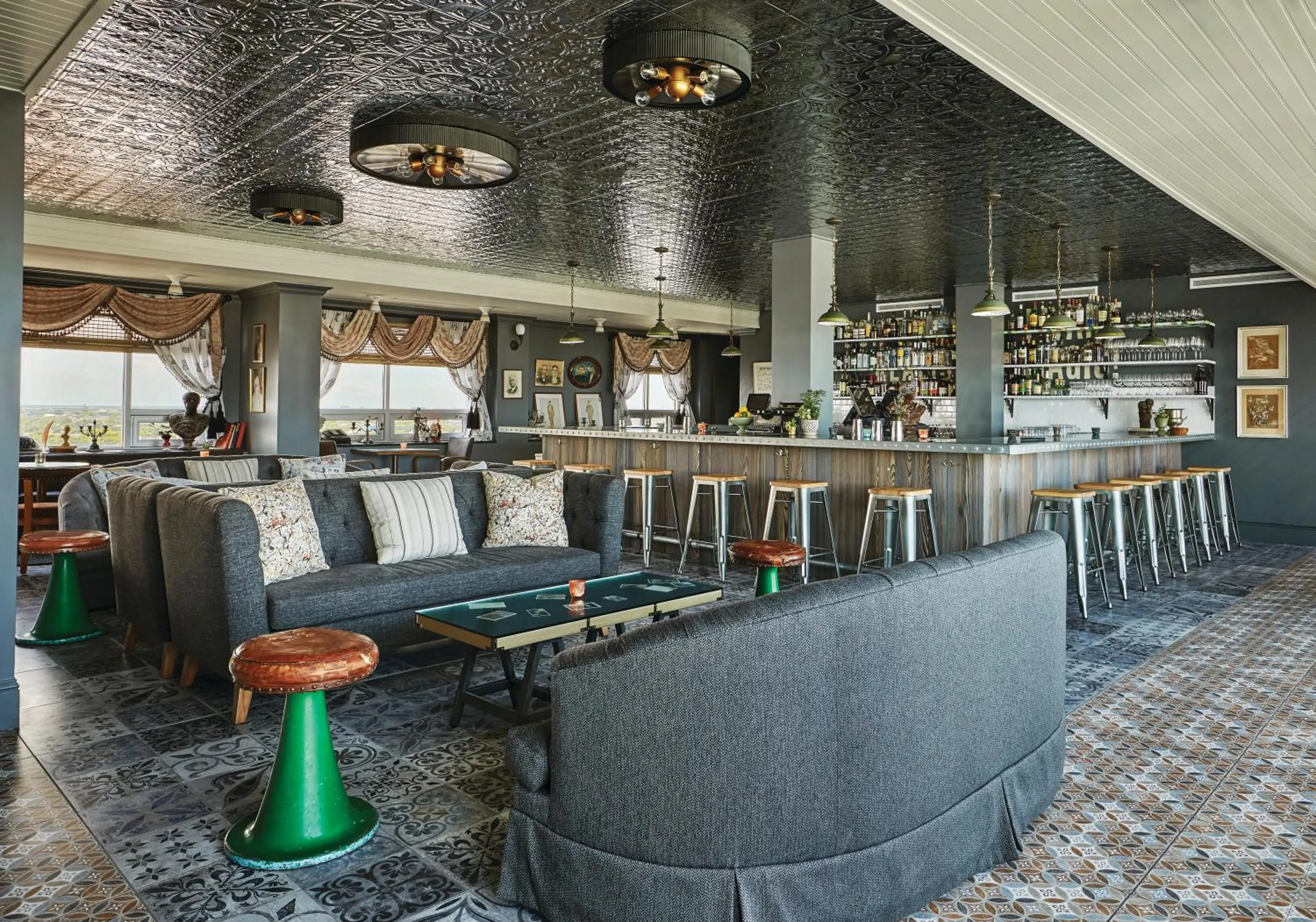 Lounge or bar in The Pontchartrain Hotel
