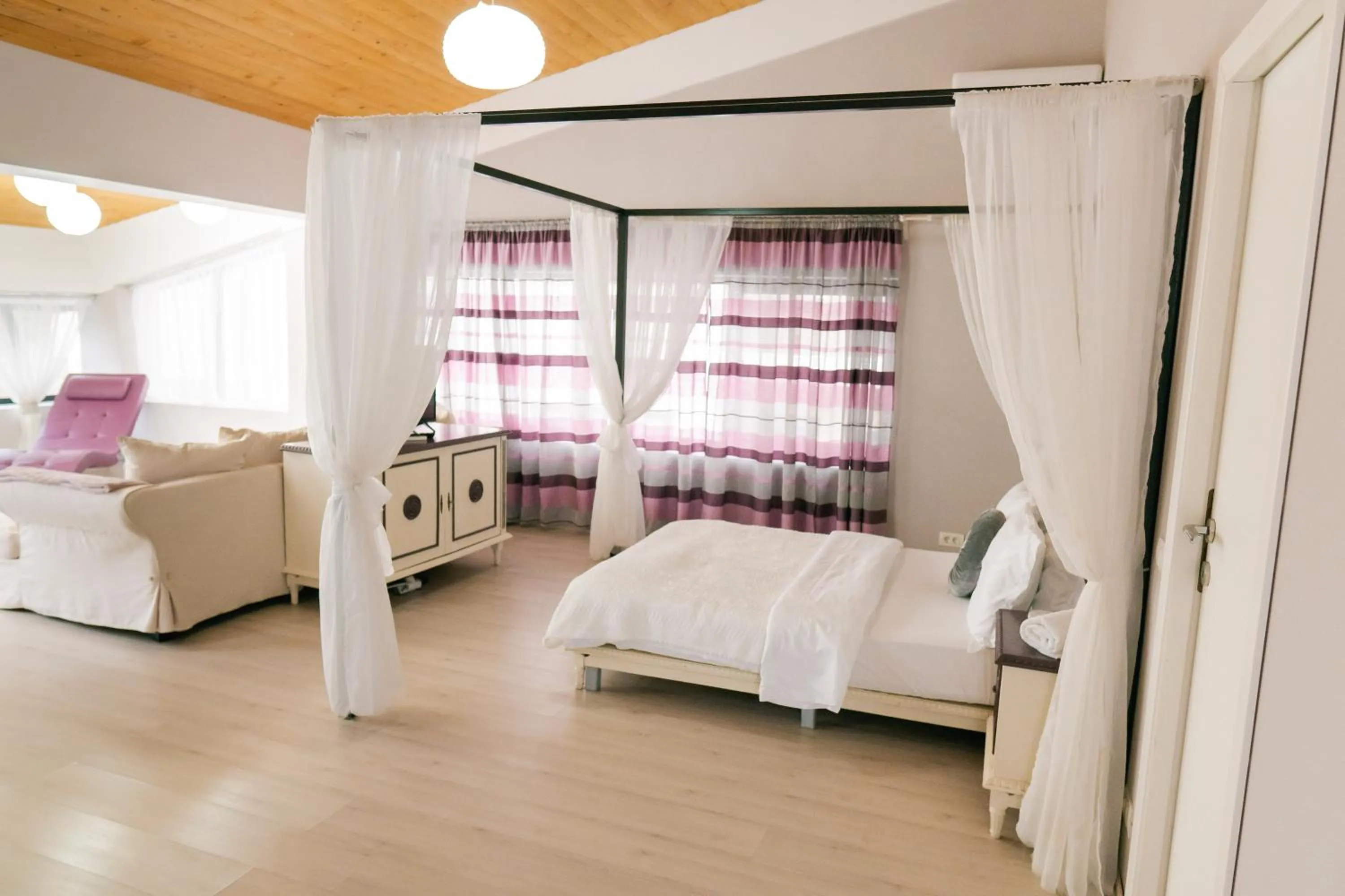 Photo of the whole room, Bed in Chic Studio