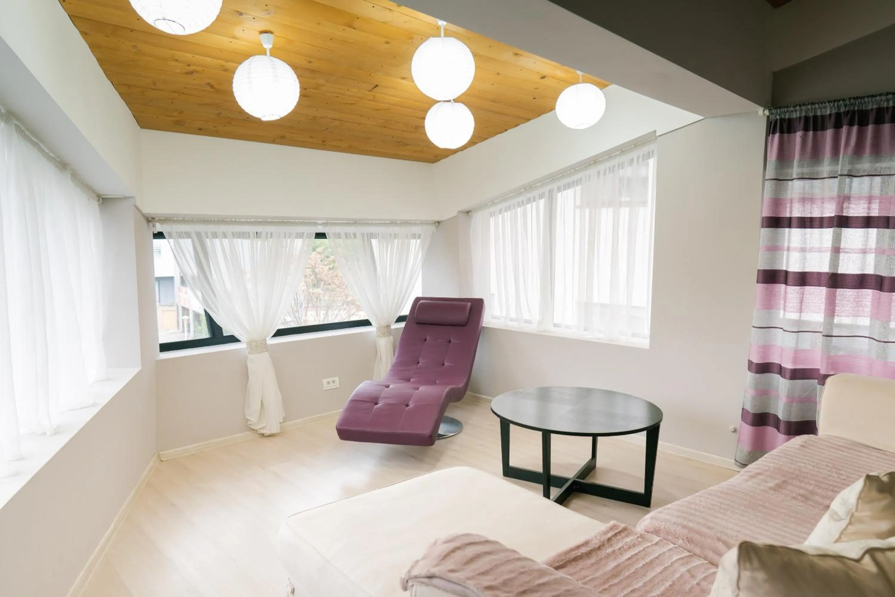 Seating area in Chic Studio