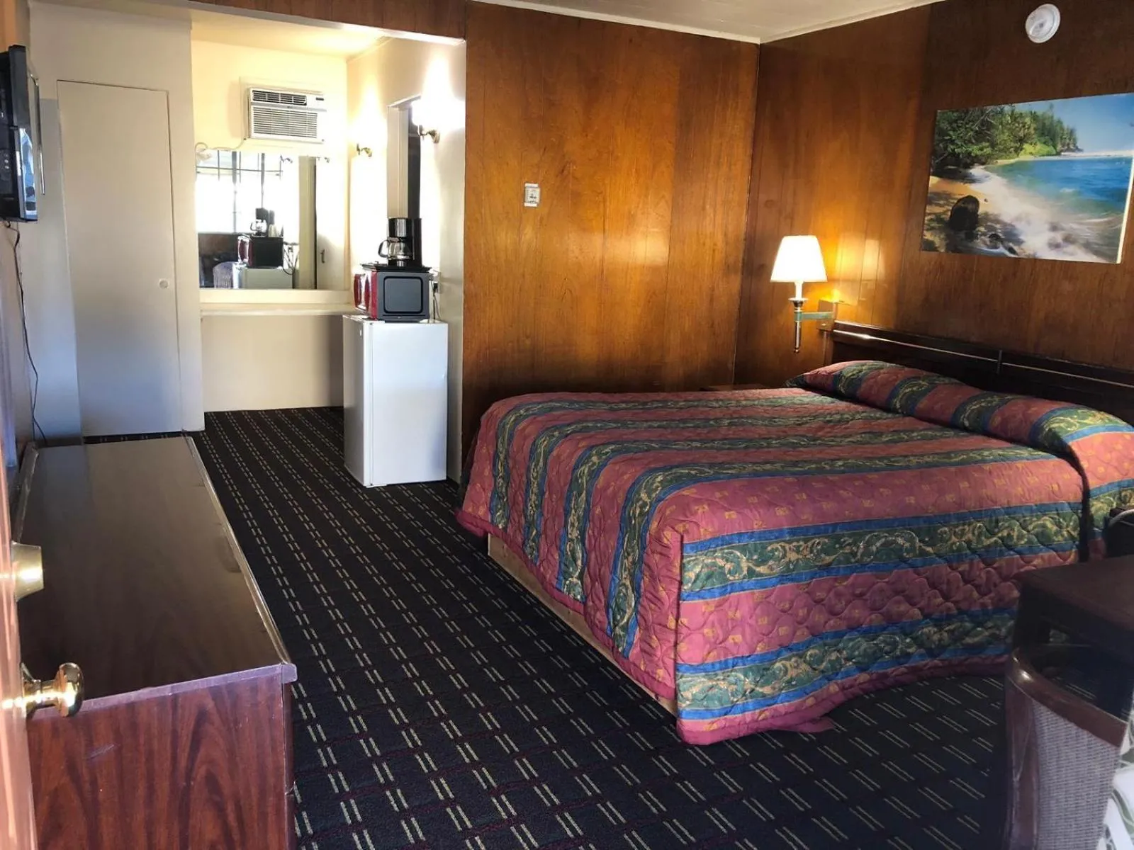Queen Room in Edgewood Motel