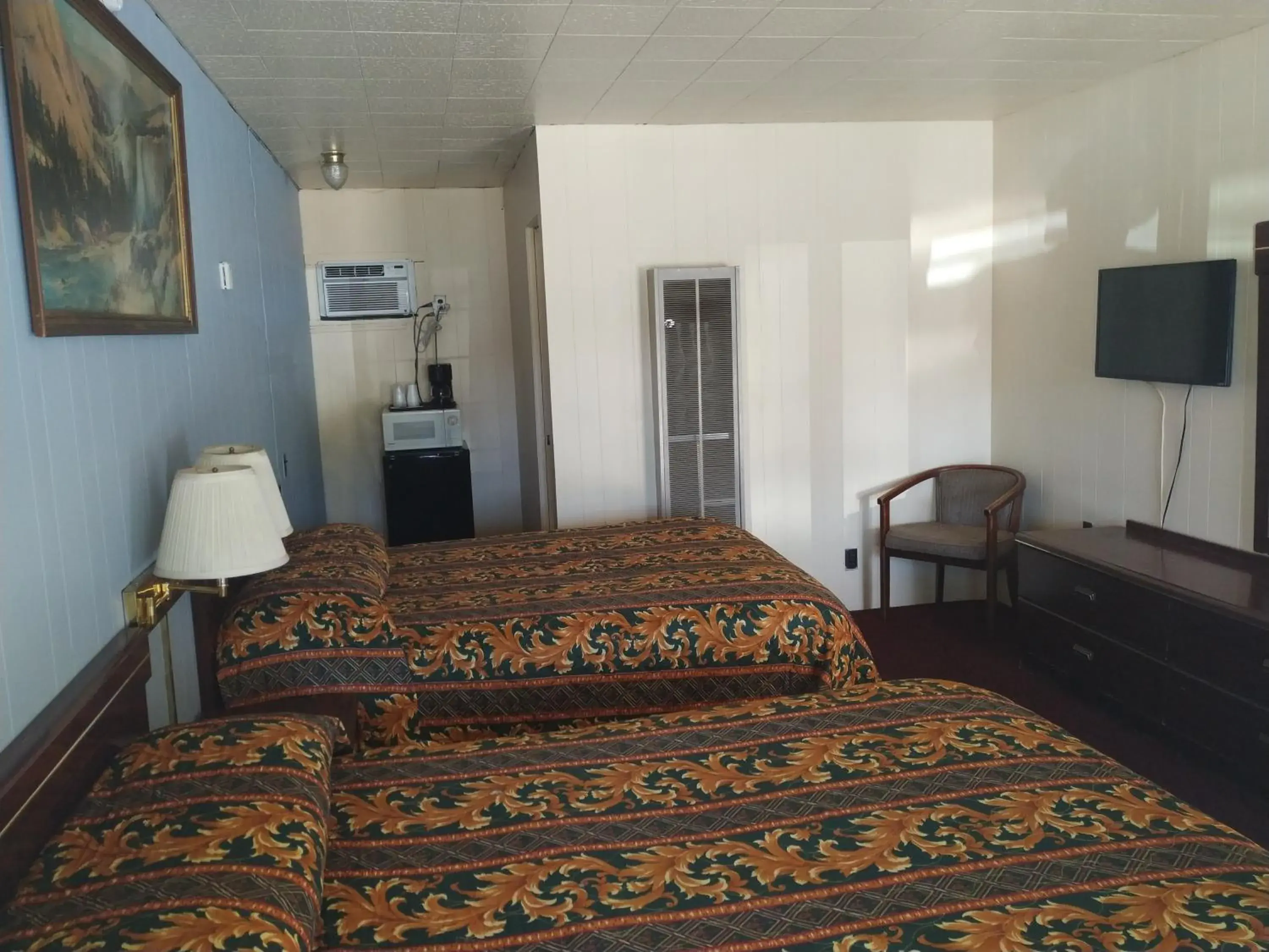 Double Room in Edgewood Motel Double Room in Edgewood Motel