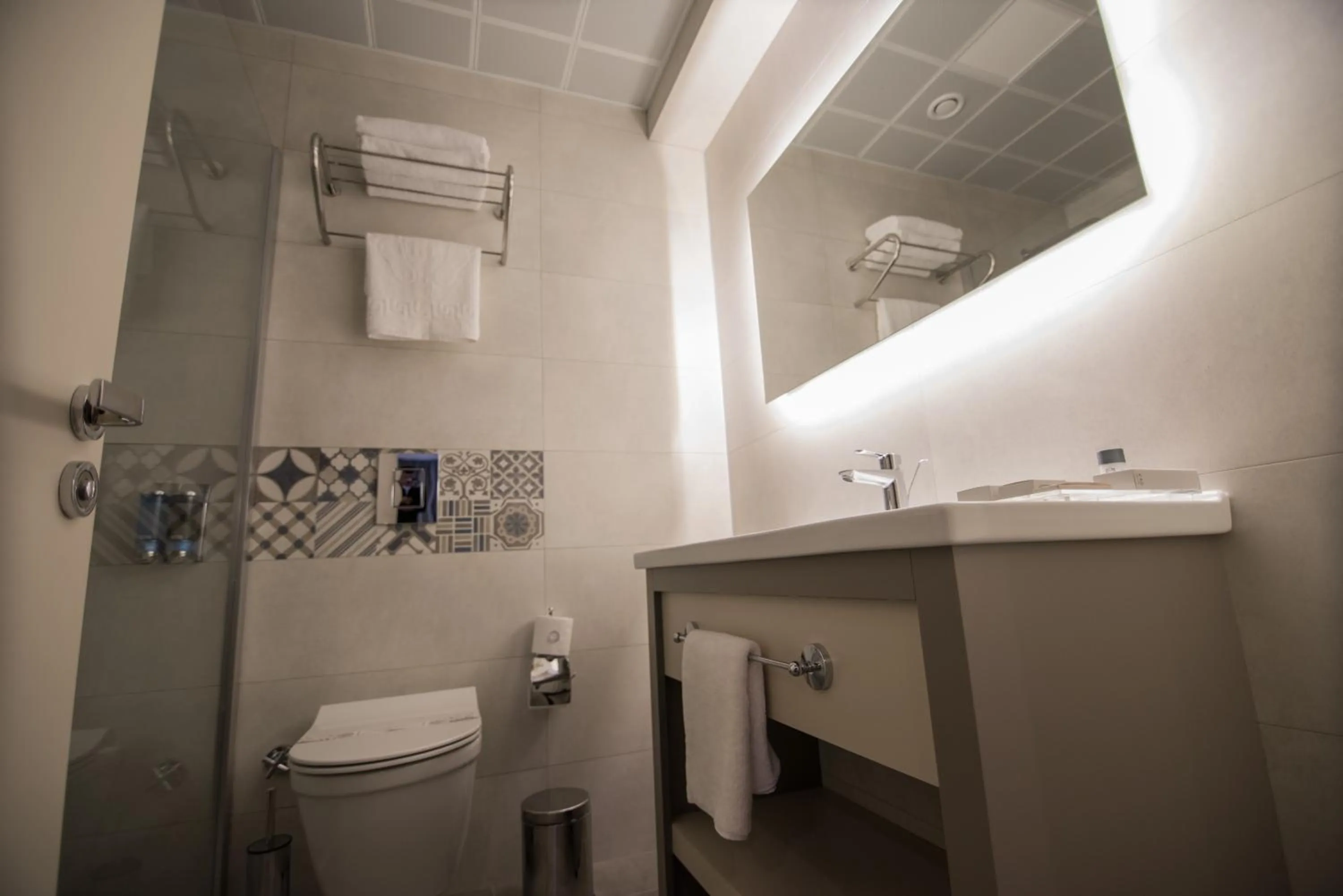 Toilet in Dovv Hotel Busıness