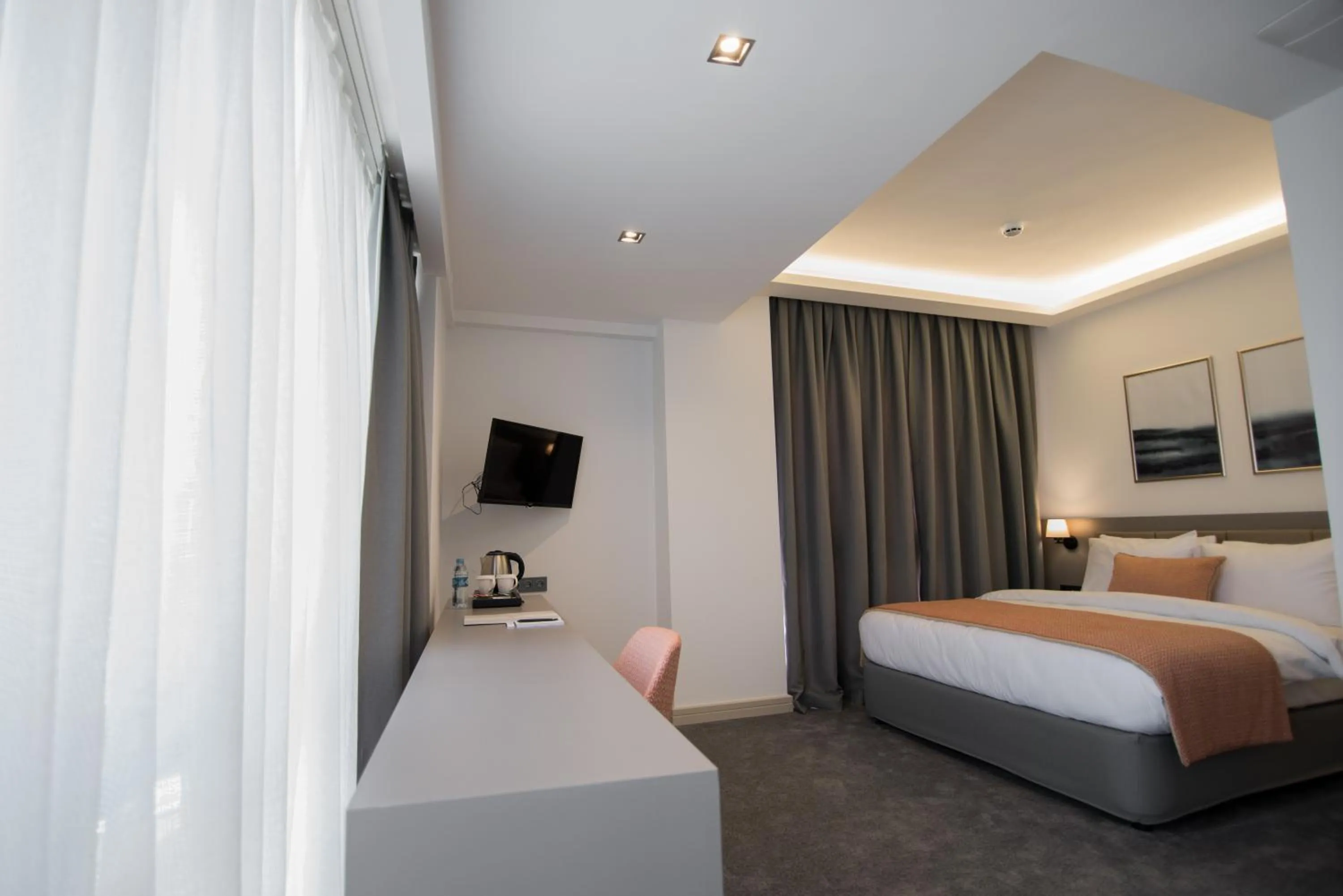 Photo of the whole room, Bed in Dovv Hotel Busıness