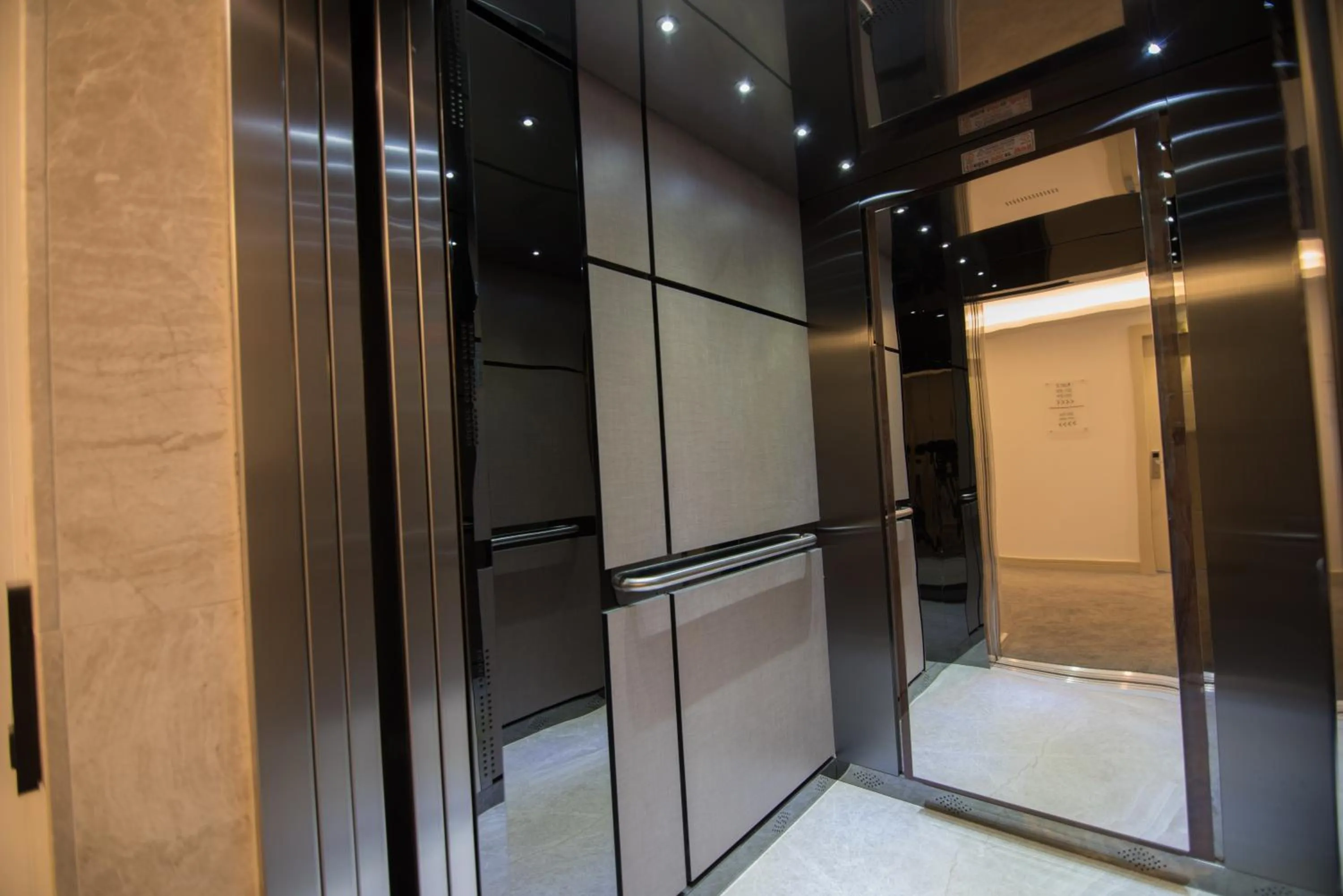 elevator in Dovv Hotel Busıness