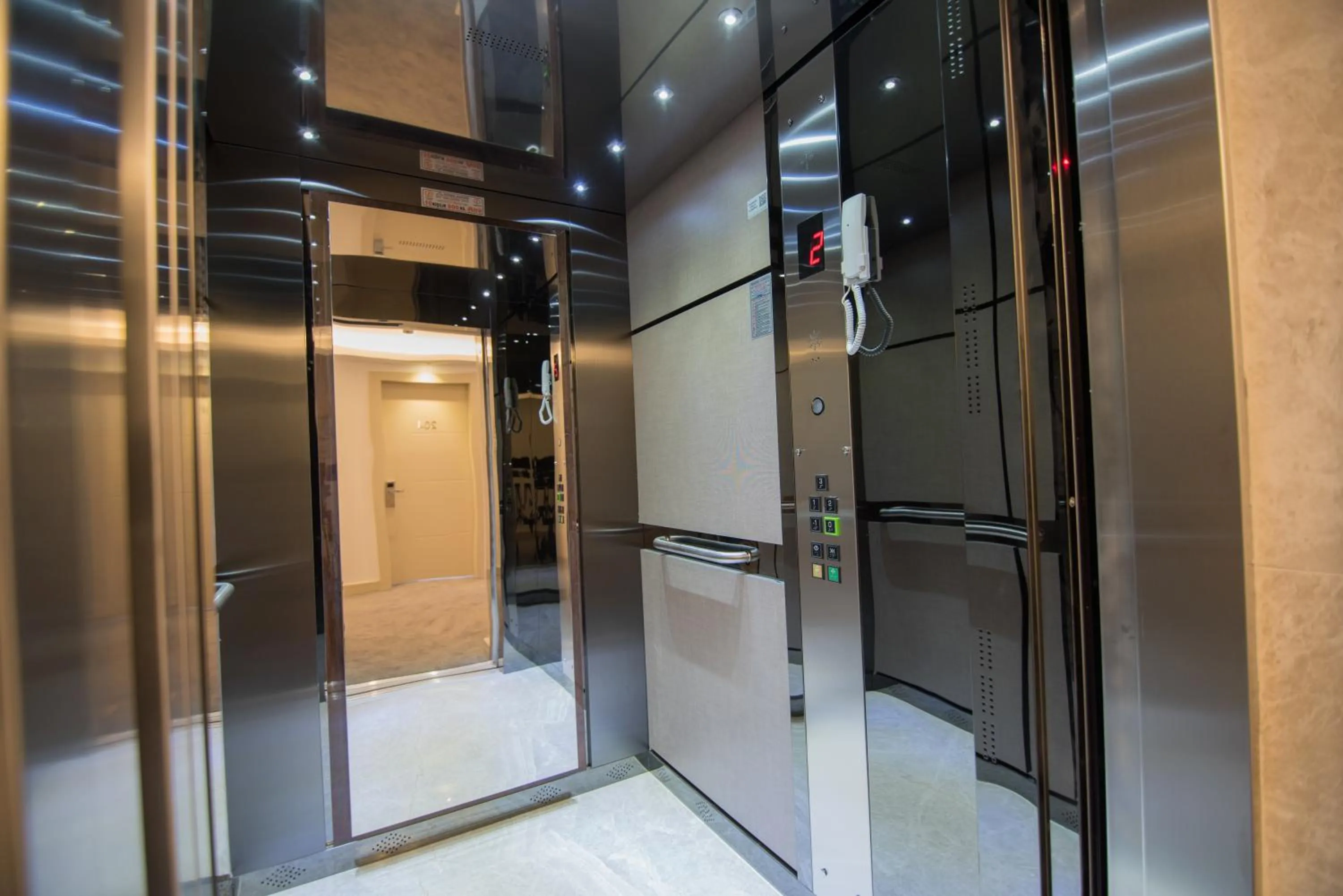 elevator in Dovv Hotel Busıness
