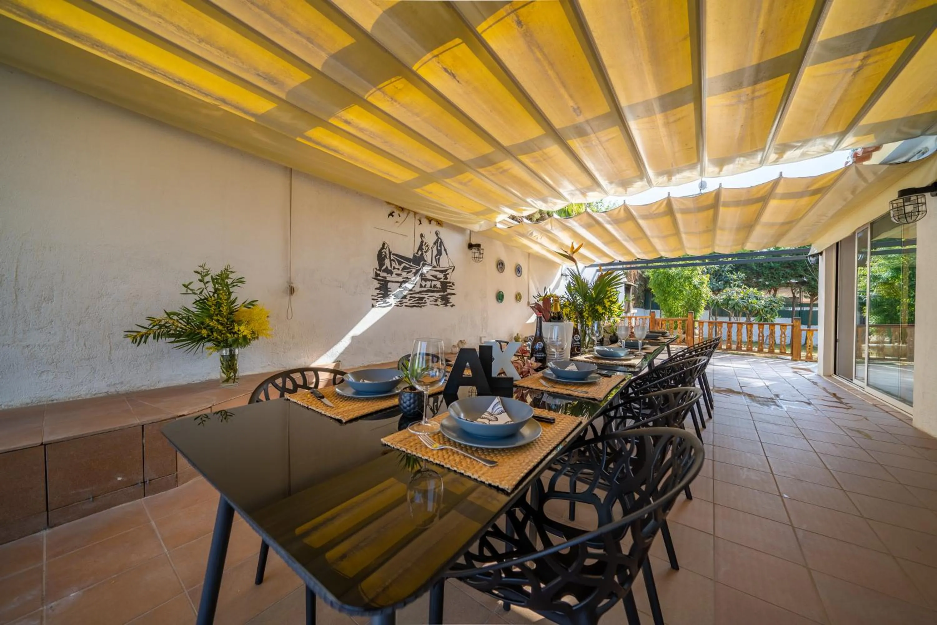 Patio in Villa Lux Gallery Familiar Piscina Privada Barbacoa Aire Acondicionado