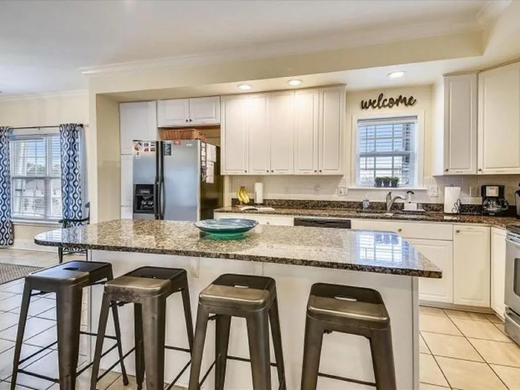 Kitchen or kitchenette in Ocean View Luxury Rental - Sleeps 16