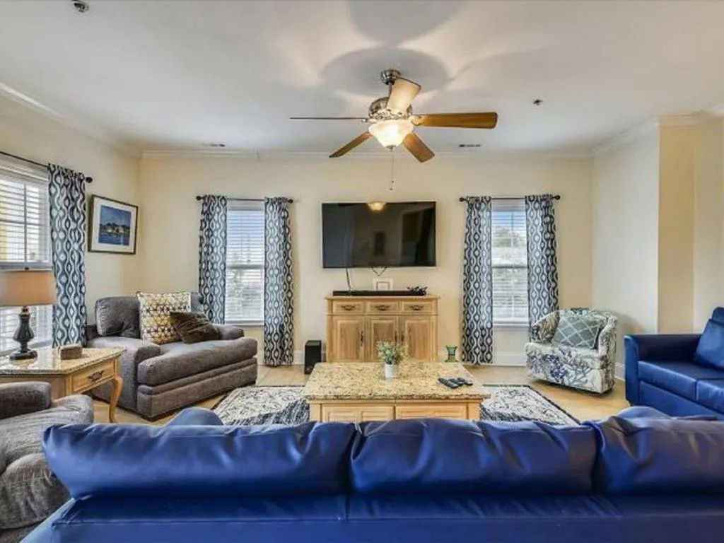 Living room in Ocean View Luxury Rental - Sleeps 16