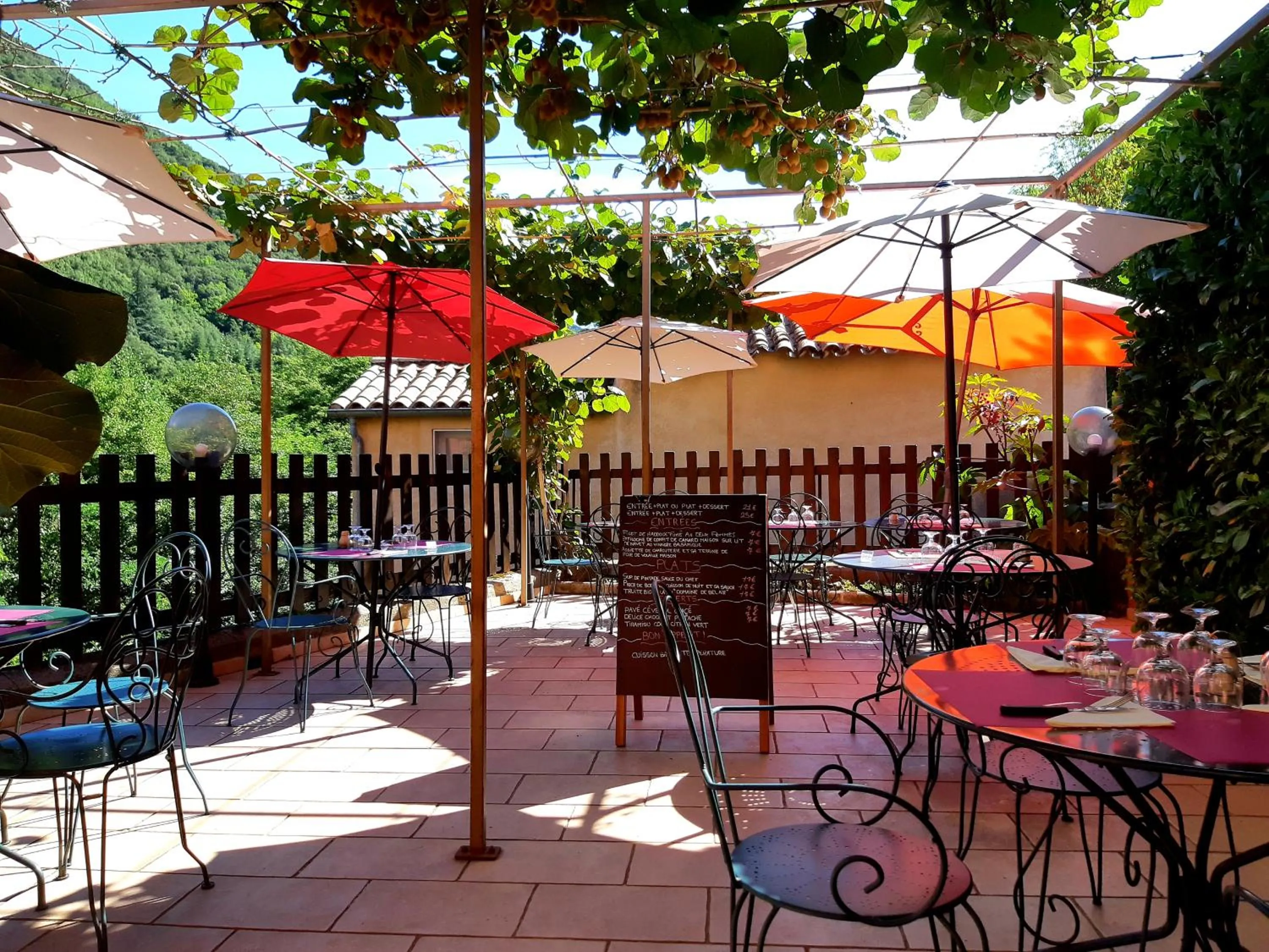 Restaurant/places to eat in Auberge Cevenole