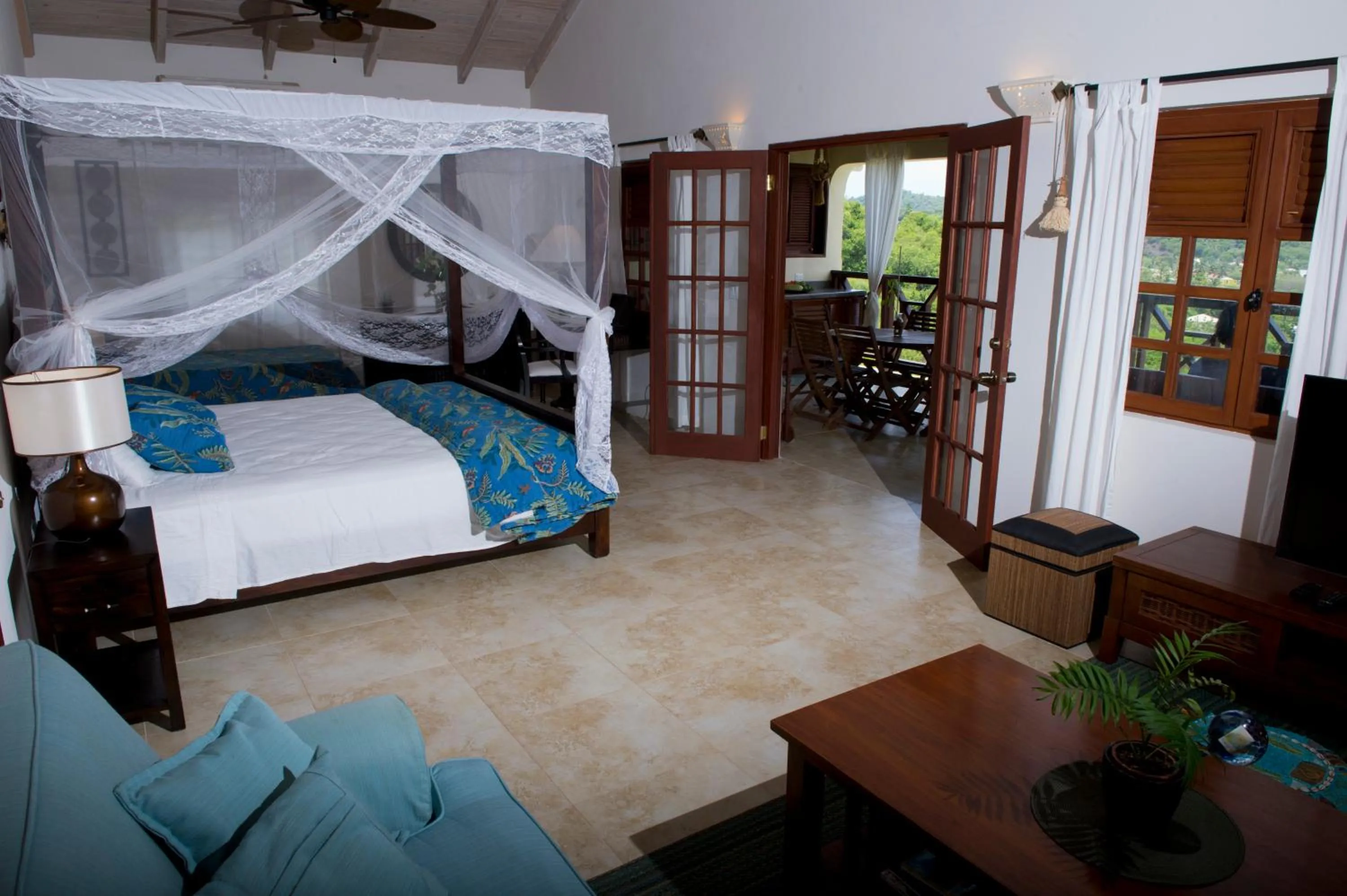 Photo of the whole room, Bed in Villa Touloulou