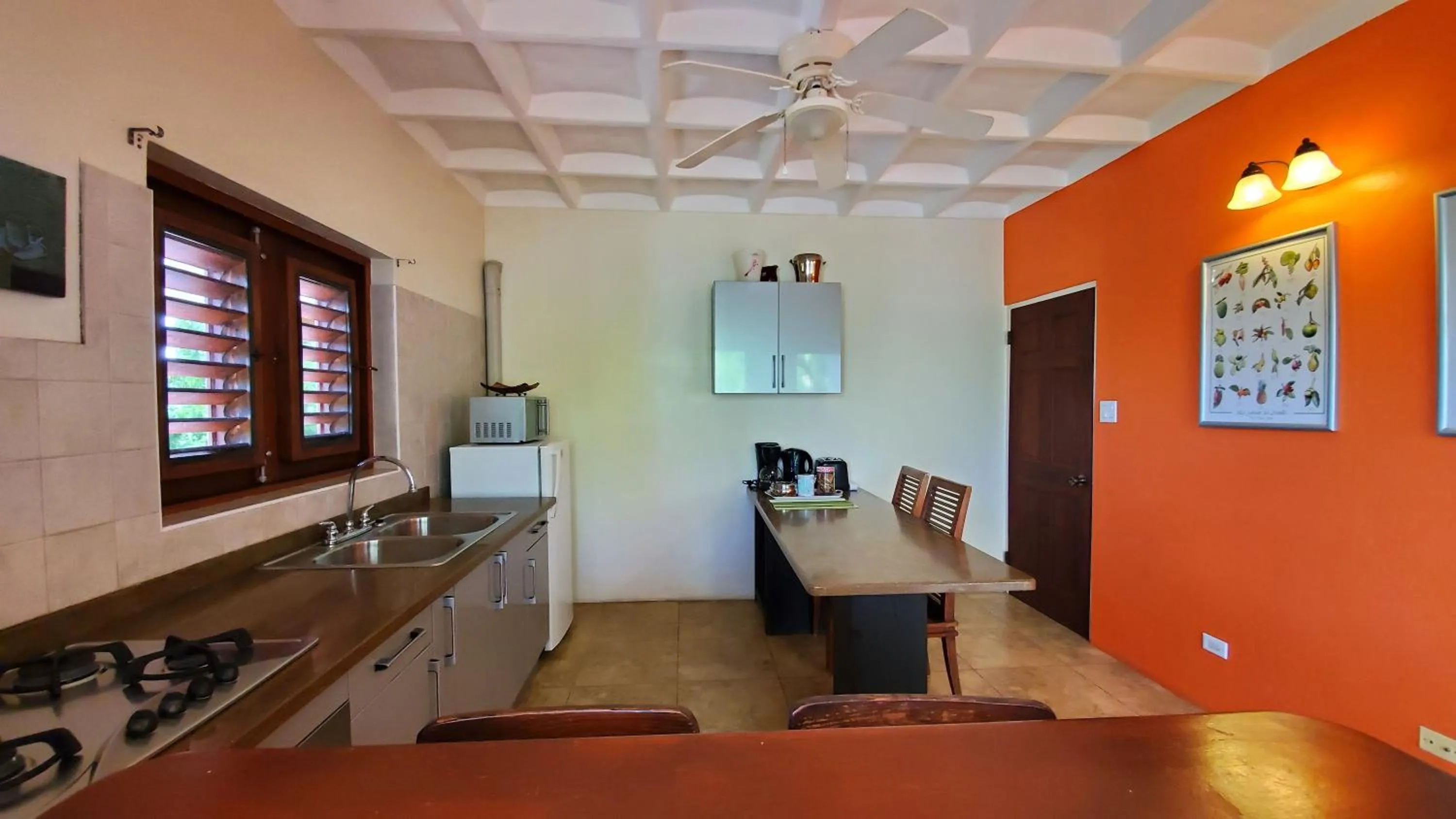 Kitchen or kitchenette in Villa Touloulou