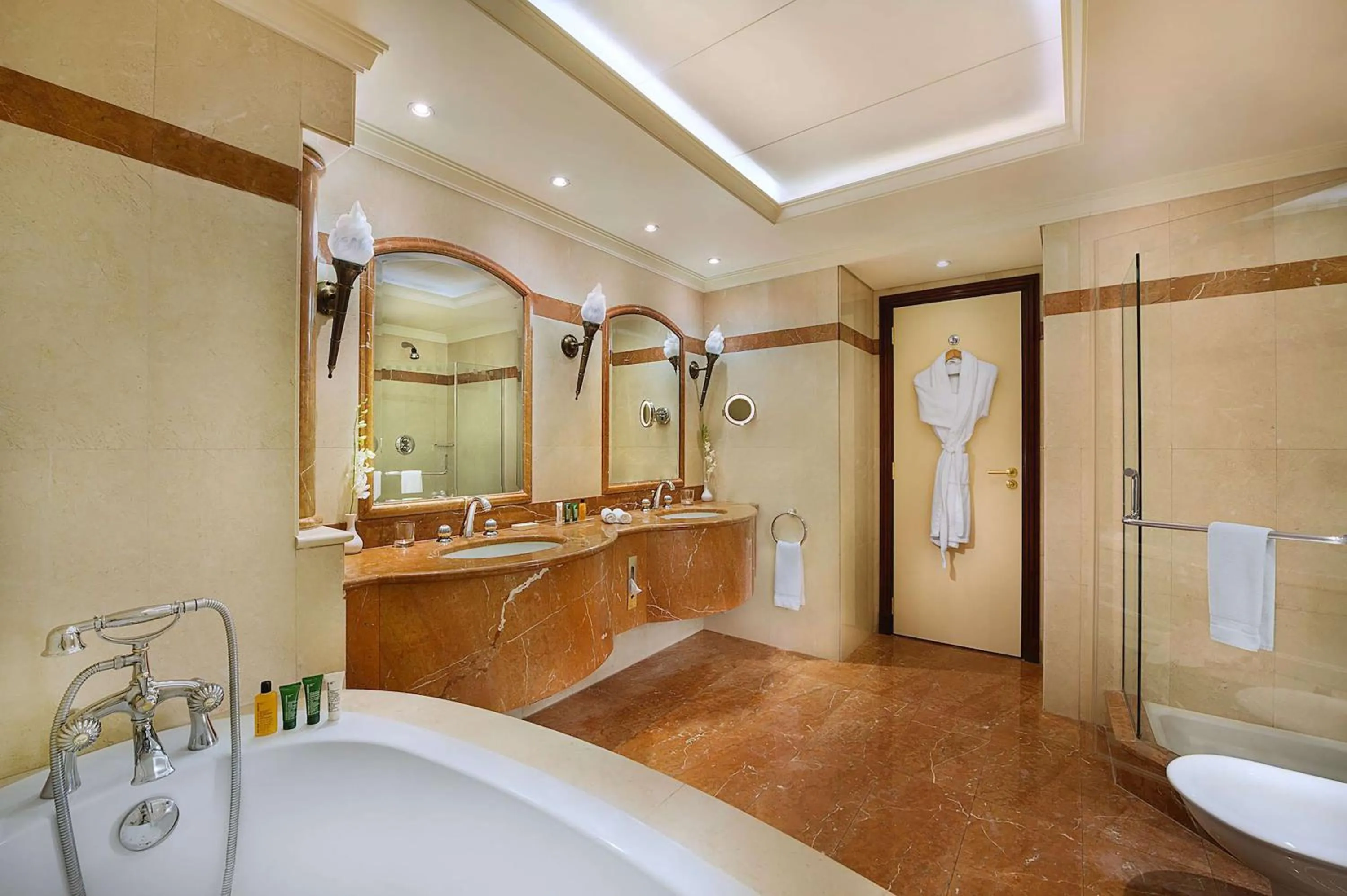 Bathroom in Habtoor Metropolitan Palace Hotel