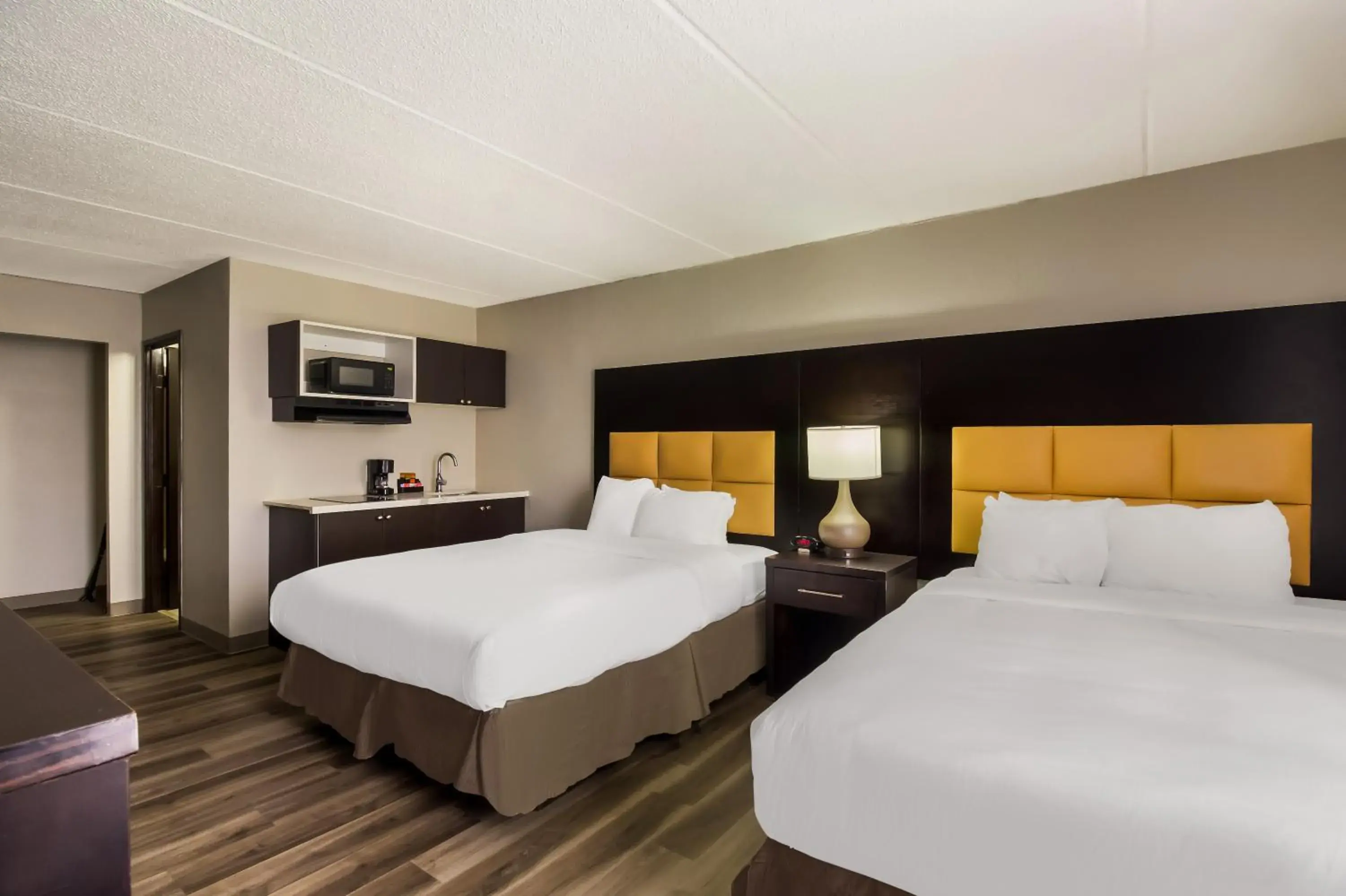 Queen Suite with Two Queen Beds and Sofa Bed - Non Smoking in Clarion Pointe Lake Jackson - Clute Queen Suite with Two Queen Beds and Sofa Bed - Non Smoking in Clarion Pointe Lake Jackson - Clute