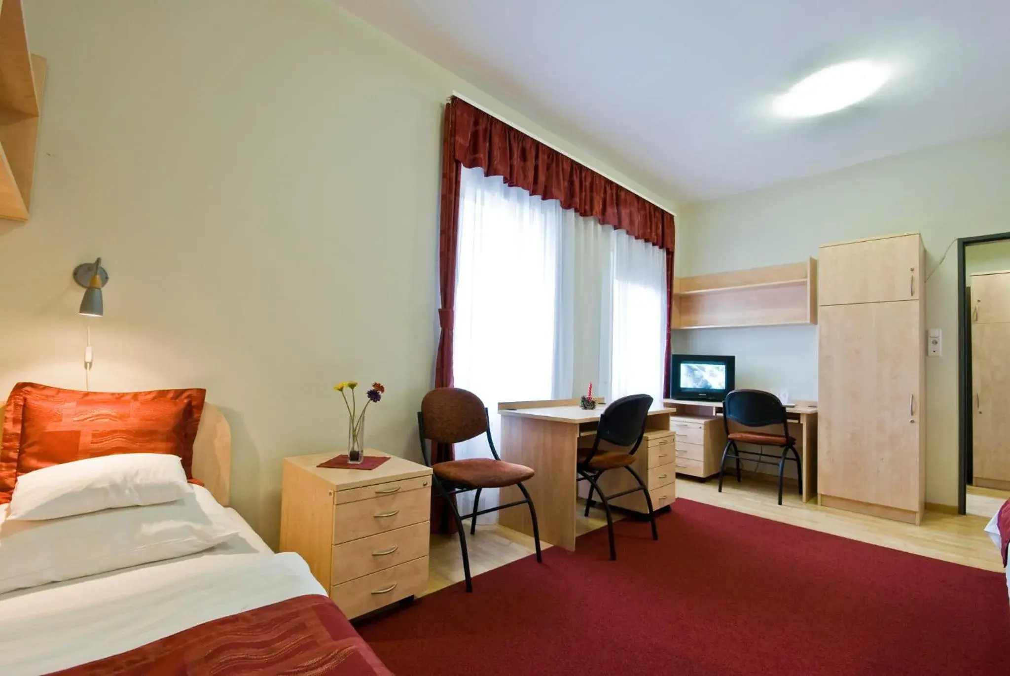 Triple Room - Disability Access in Hotel Kerpely Triple Room - Disability Access in Hotel Kerpely