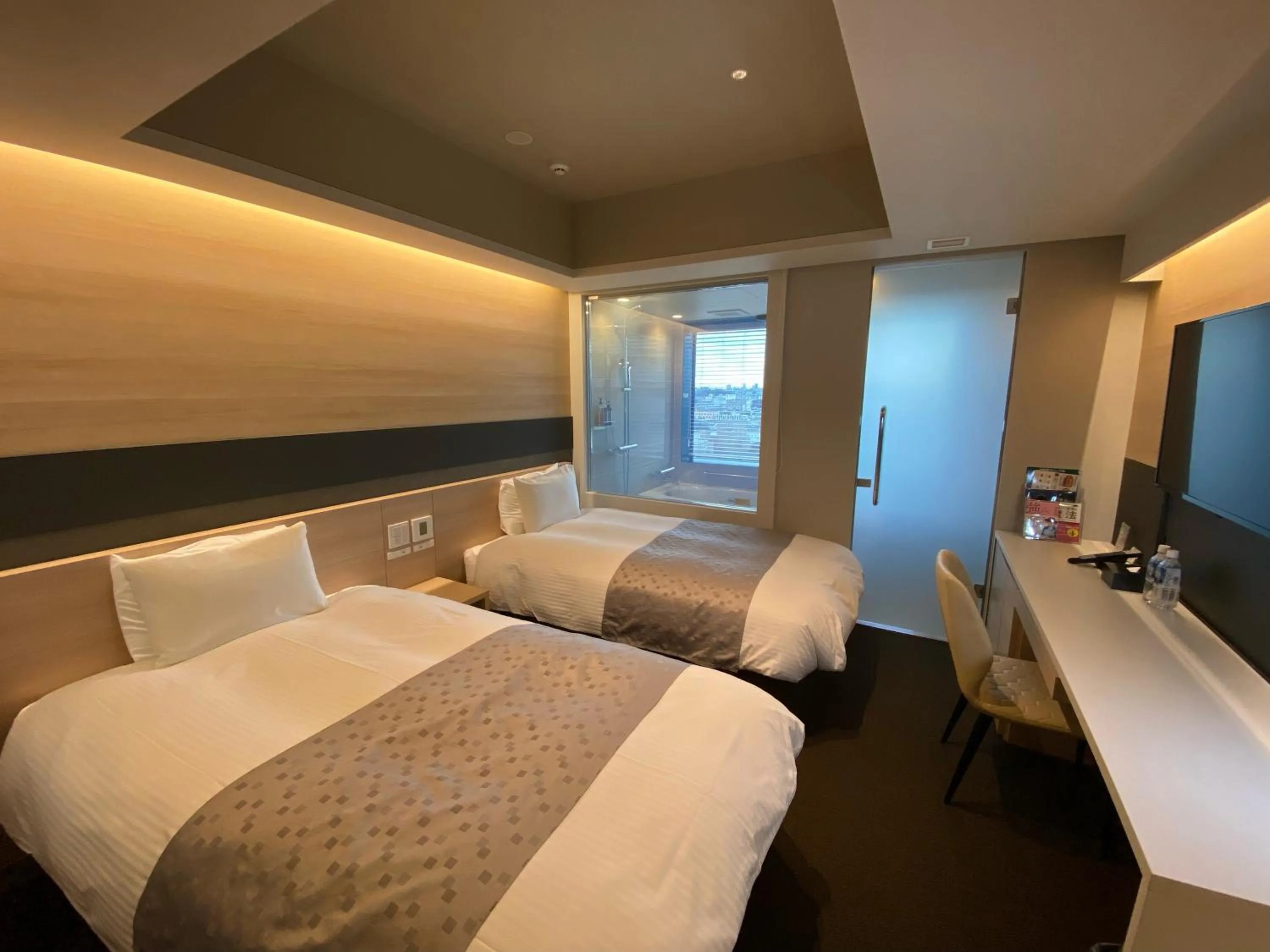 Property building, Bed in APA Hotel Keikyukamata Ekimae