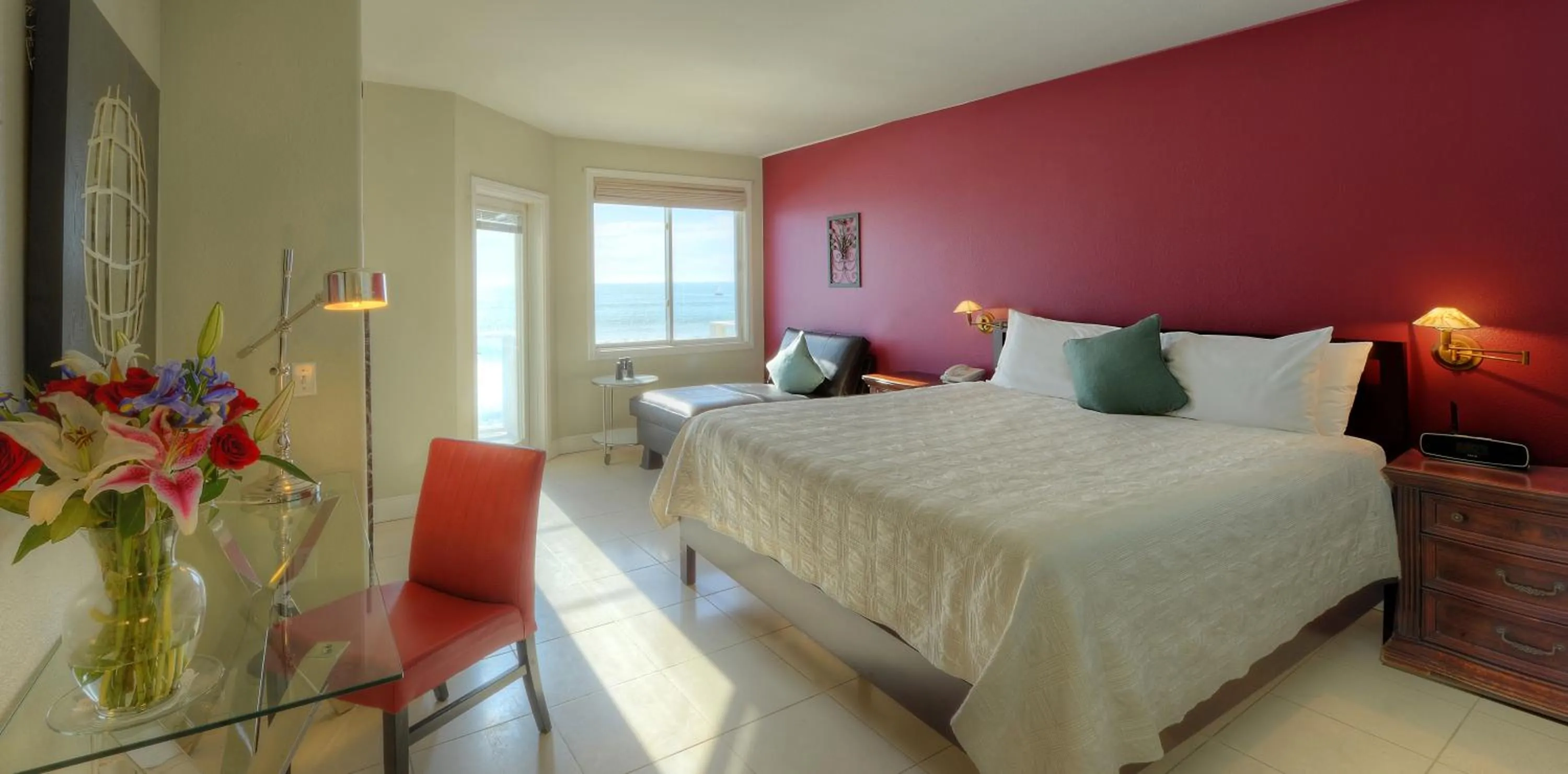 Day, Bed in The Oceanfront Stay on MiramarBeach HMB