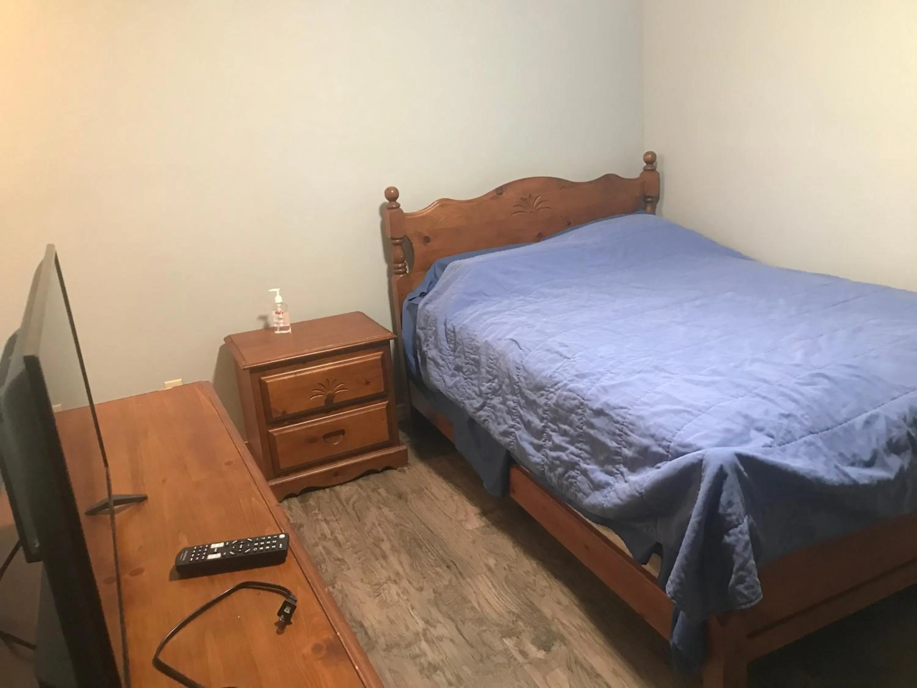 Bed in Earthquest Lodge