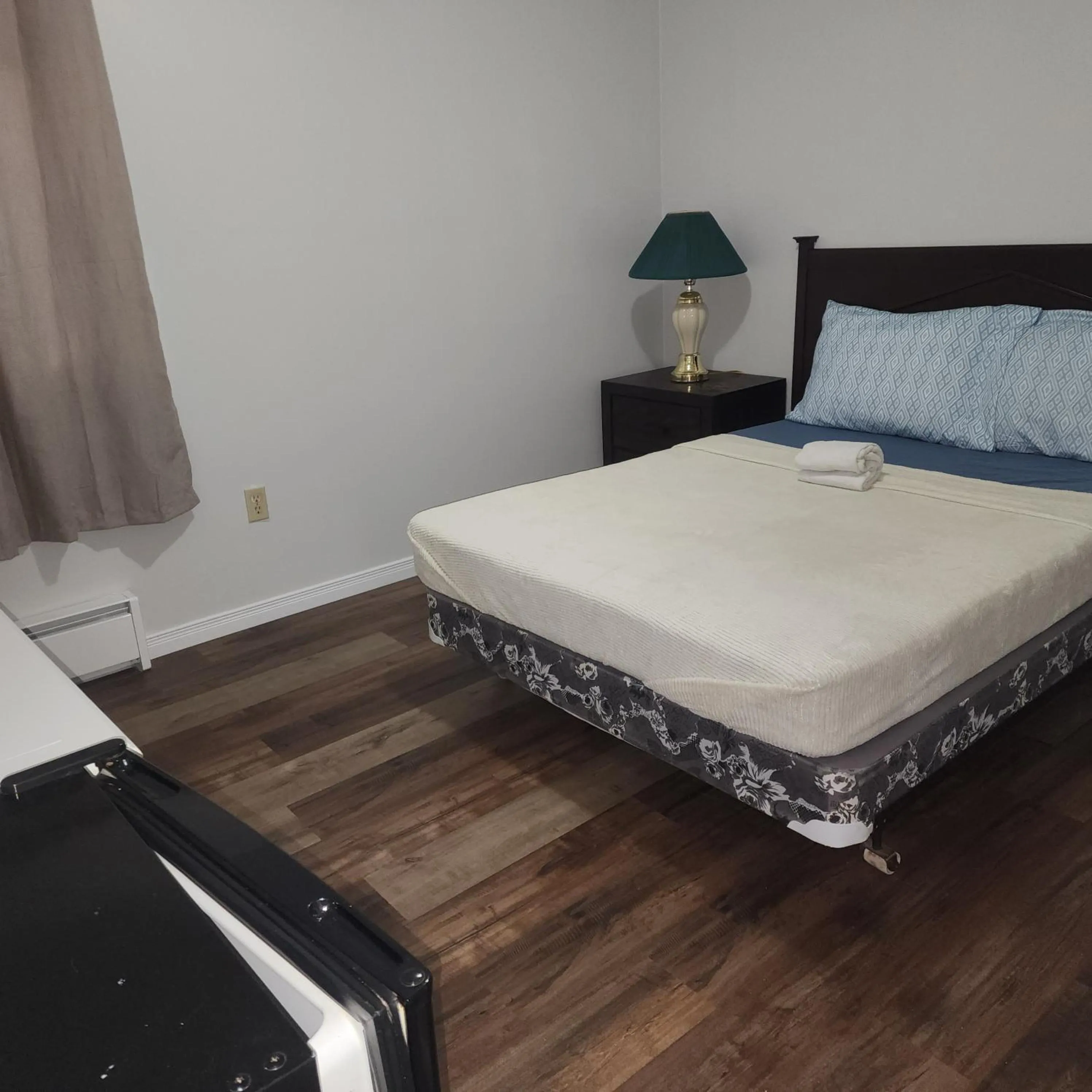 Bed in Earthquest Lodge