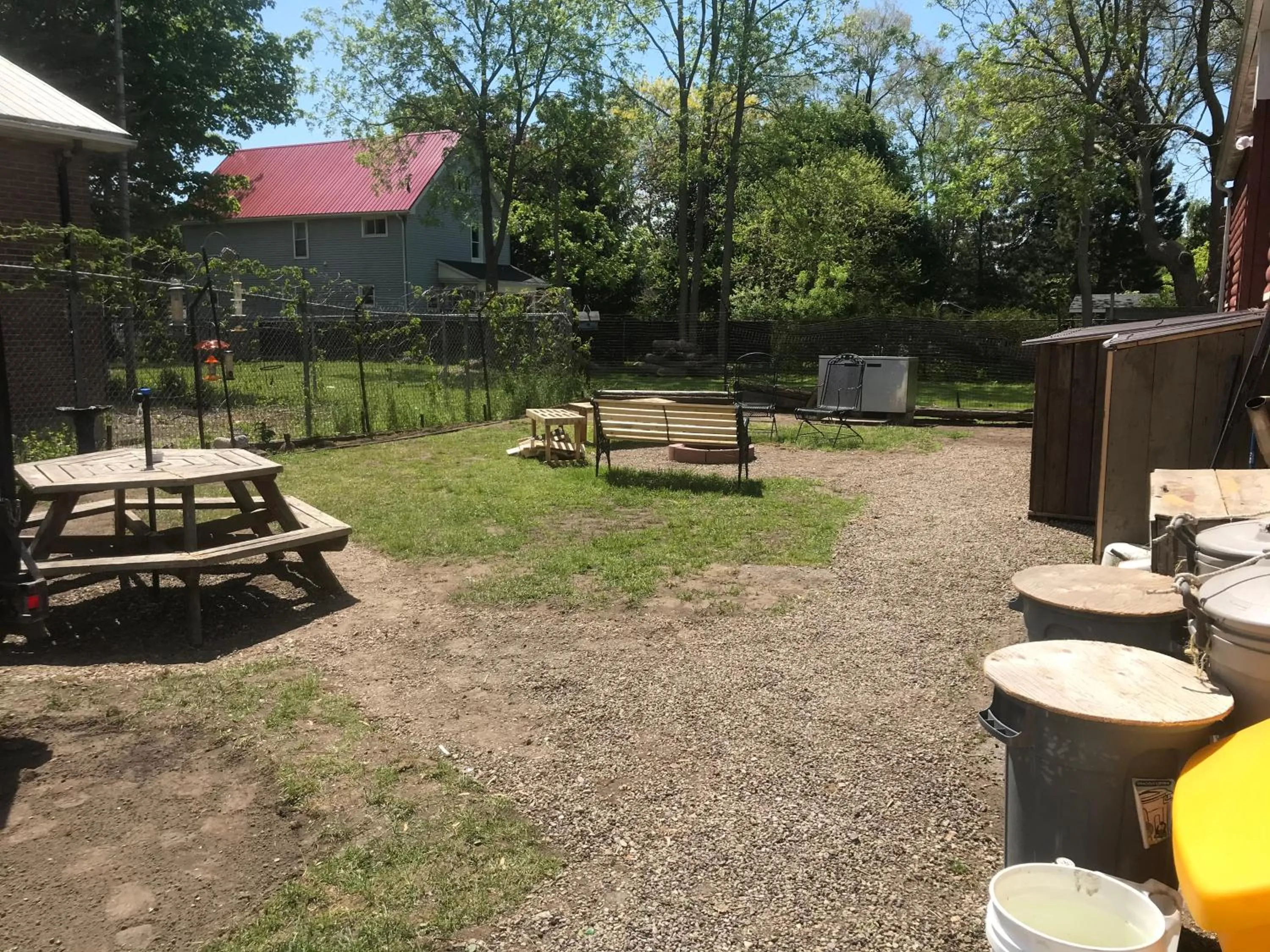 Inner courtyard view in Earthquest Lodge