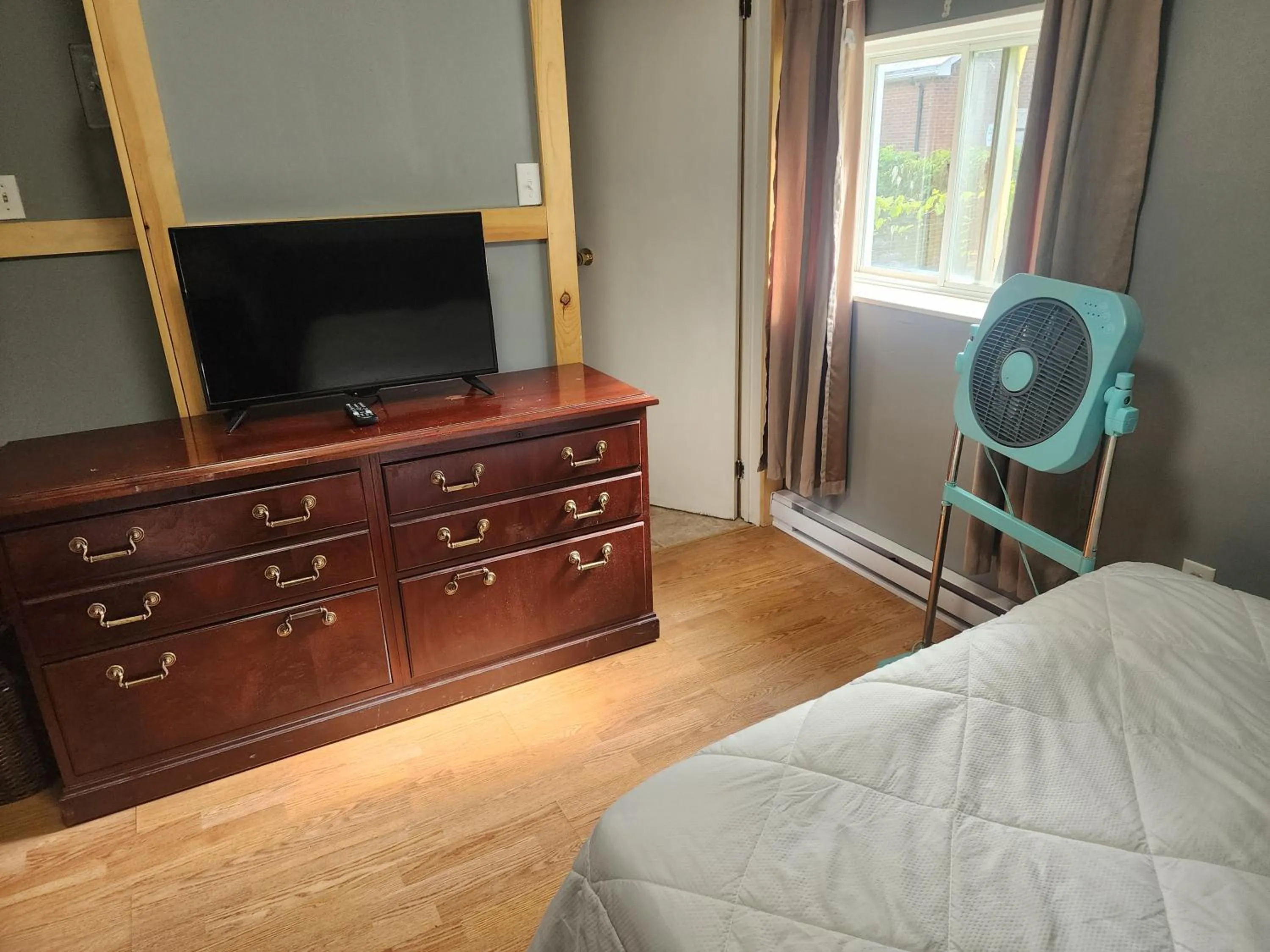 Bedroom, Bed in Earthquest Lodge