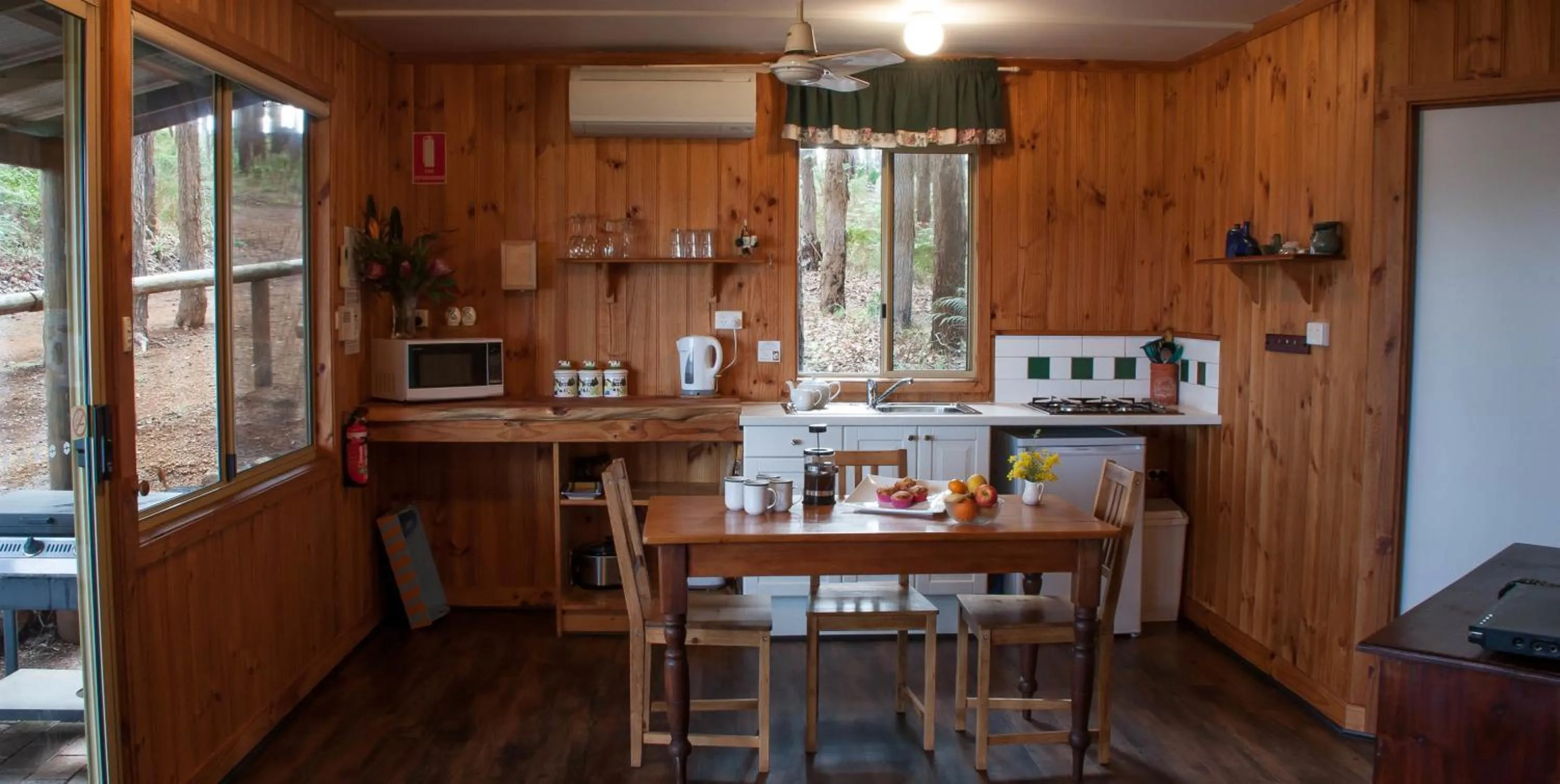 Kitchen or kitchenette in Balingup Heights Hilltop Forest Cottages