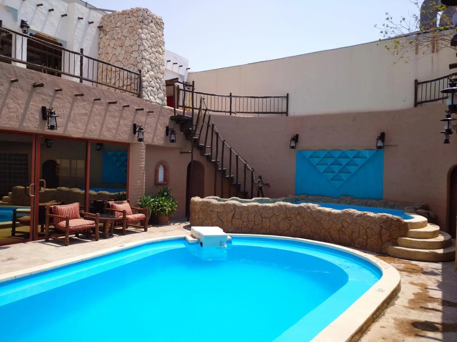 Swimming pool in Al Liwan Suites