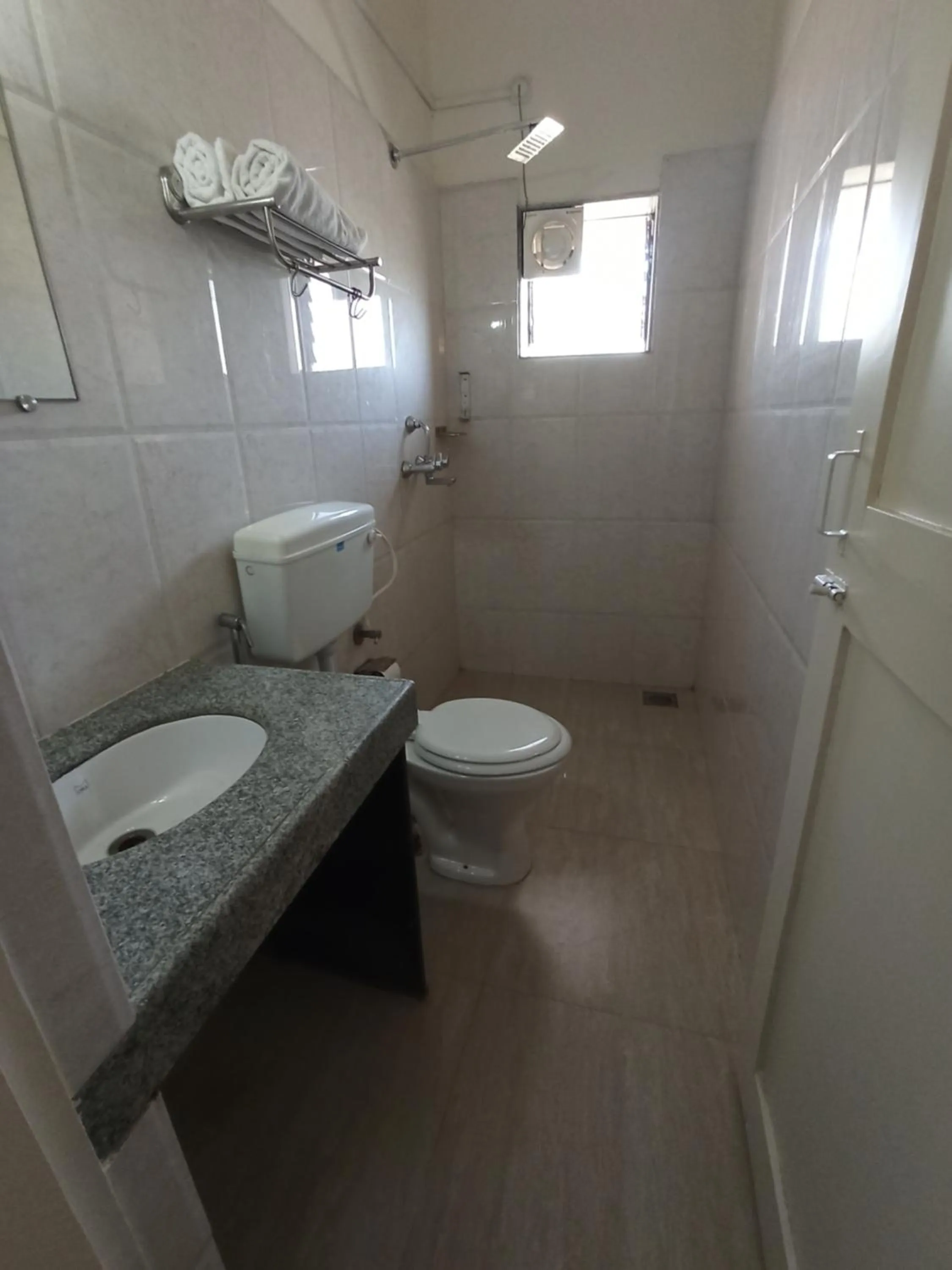 Shower in Resort Park Avenue