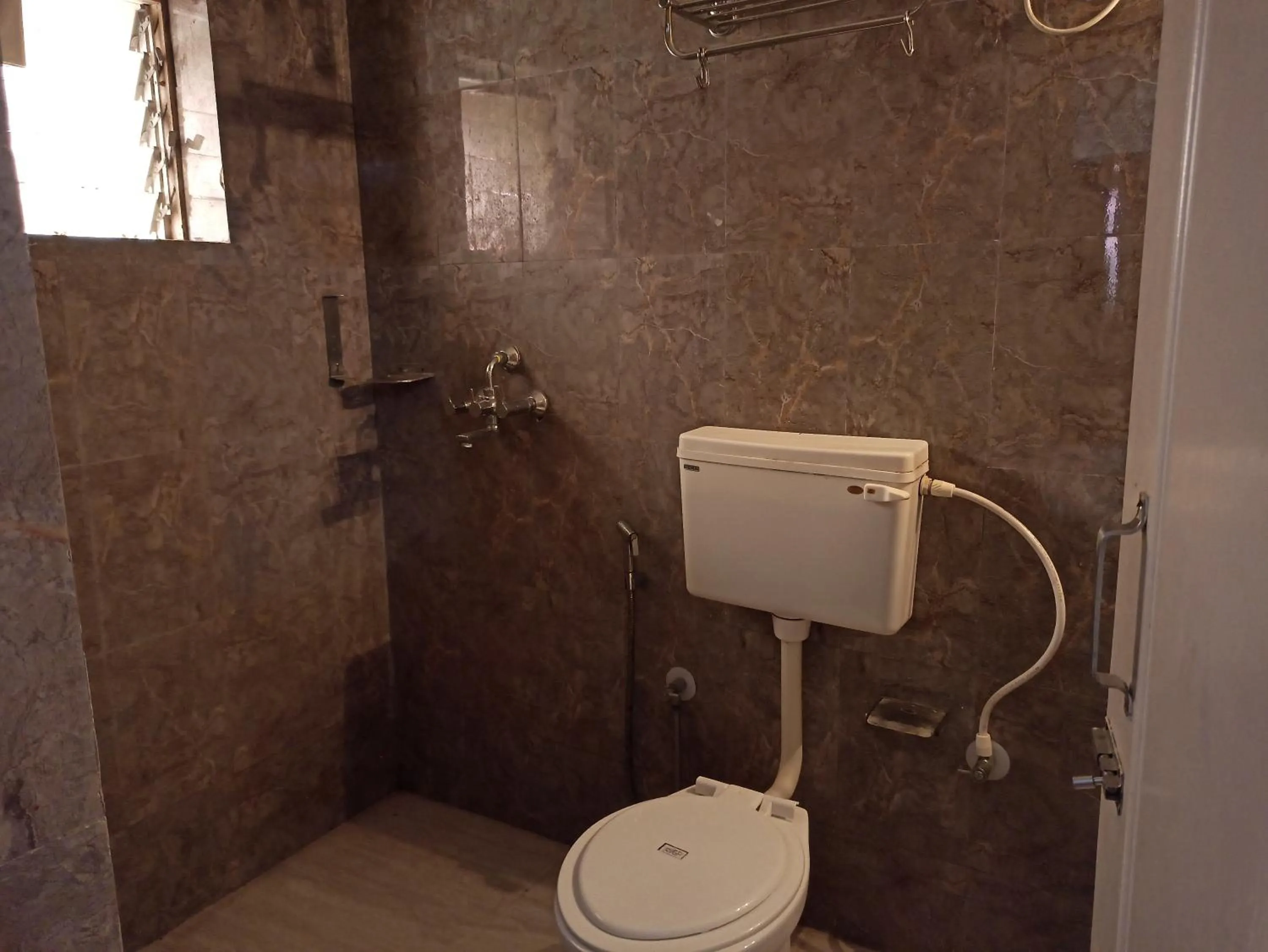 Shower in Resort Park Avenue