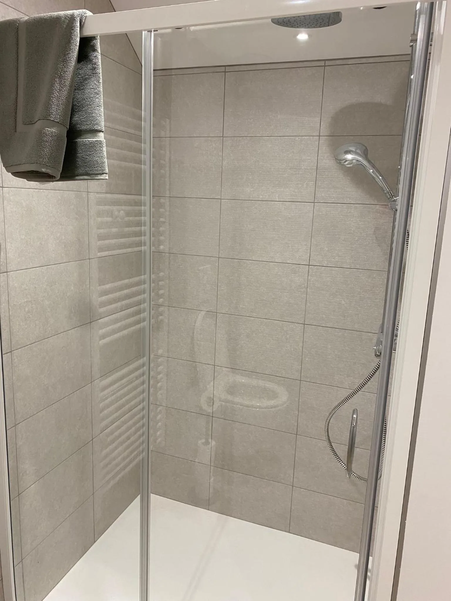 Shower in Le Saint-Hilaire
