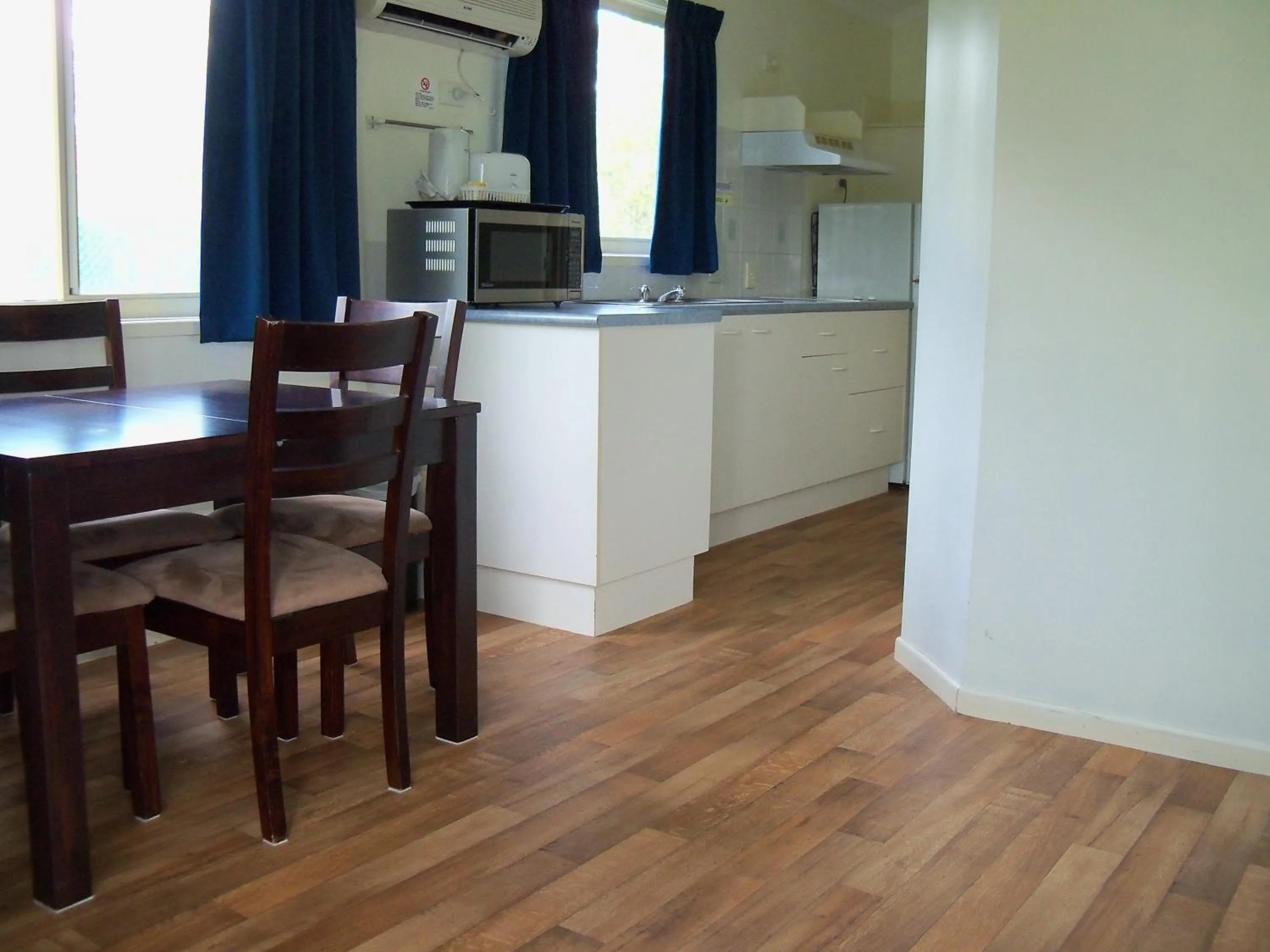 Kitchen or kitchenette in Aurora Kakadu Lodge