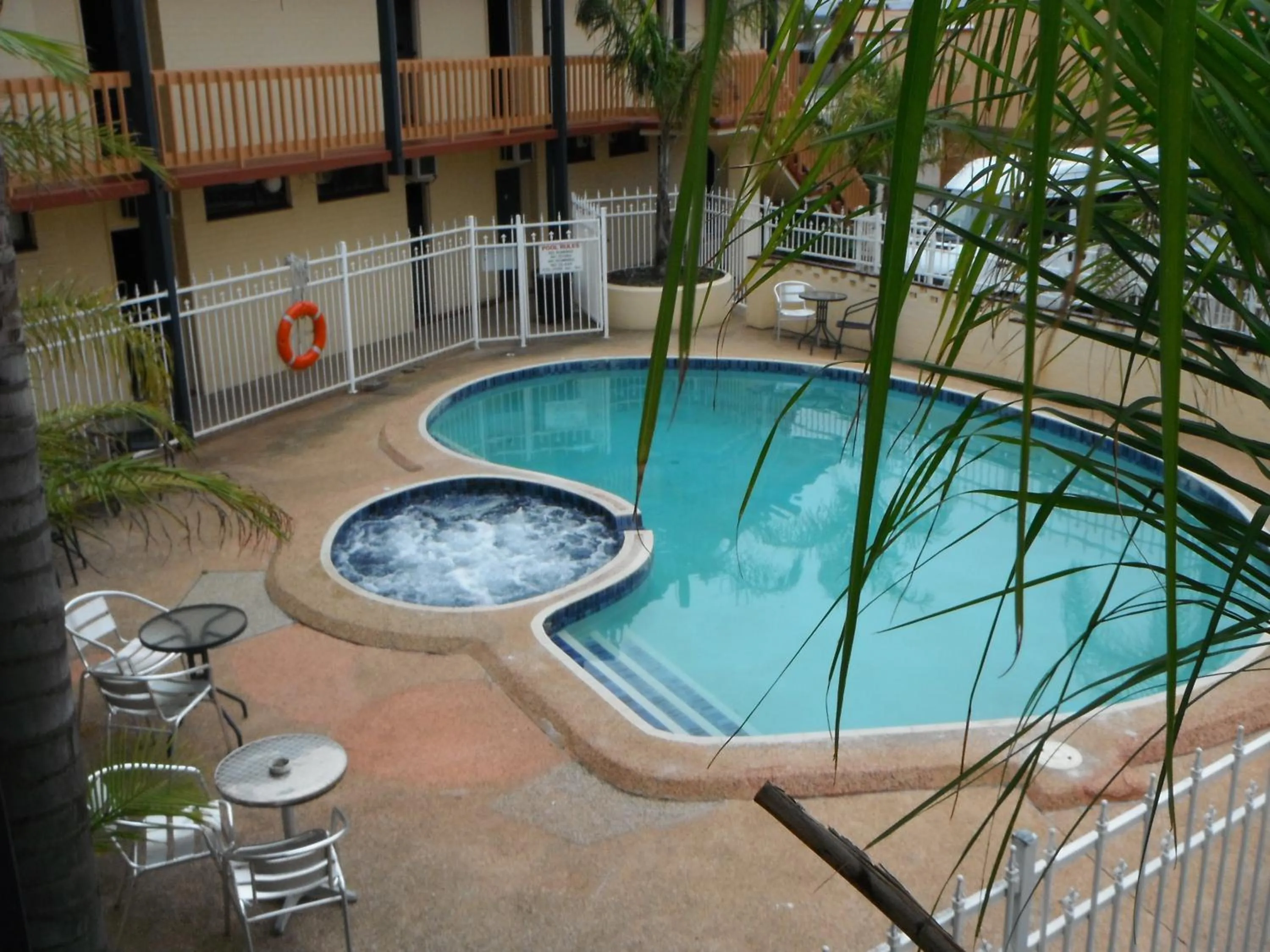 Swimming pool in The Central Hotel Motel Lakes Entrance