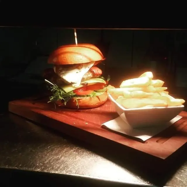 Restaurant/places to eat in The Central Hotel Motel Lakes Entrance