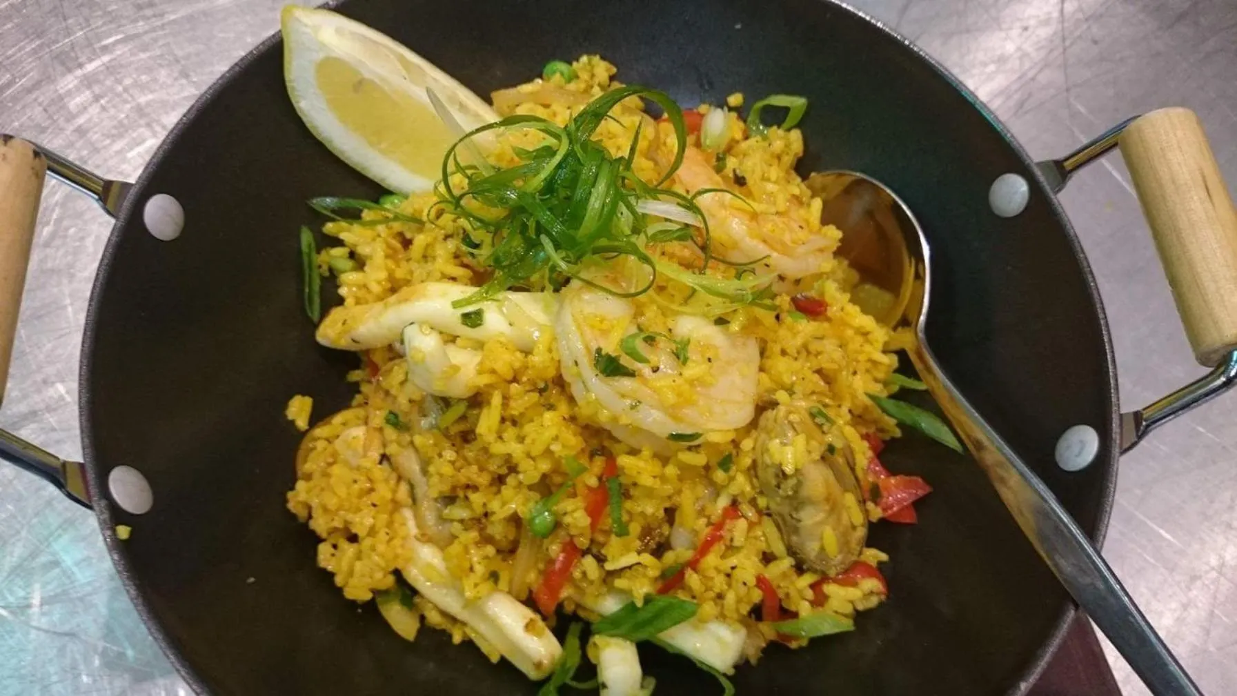 Restaurant/places to eat in The Central Hotel Motel Lakes Entrance