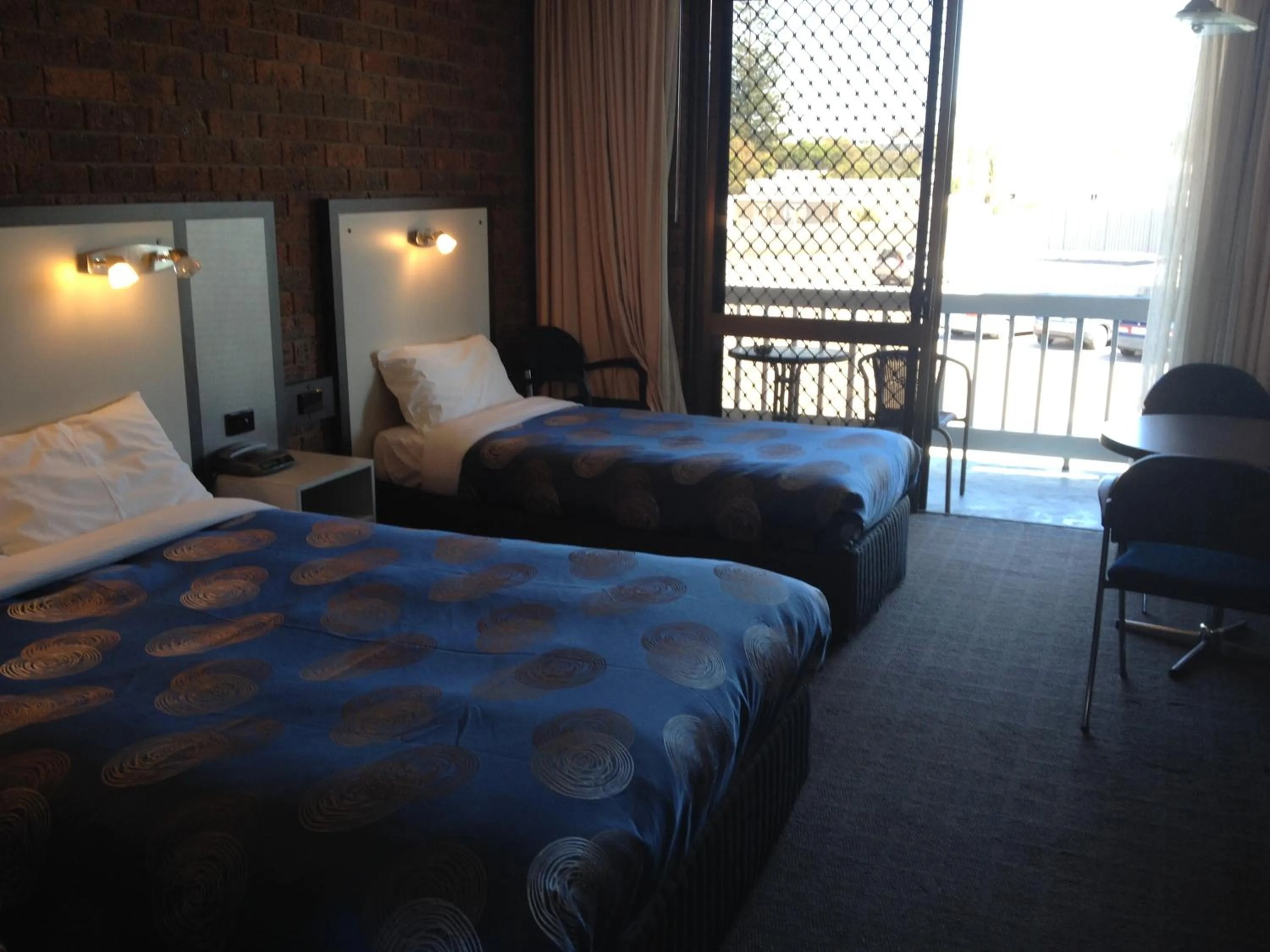 Day, Bed in The Central Hotel Motel Lakes Entrance