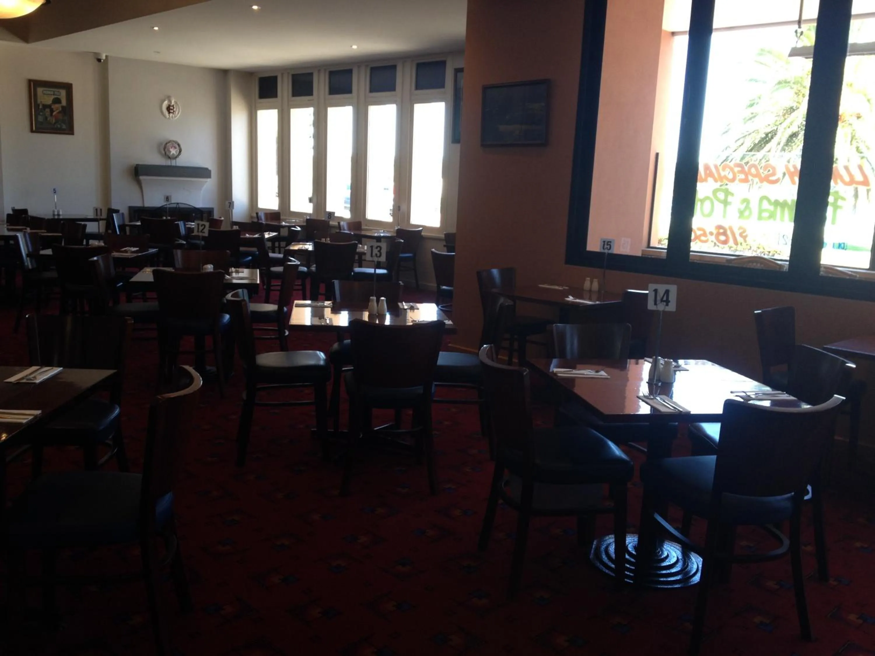 Restaurant/places to eat in The Central Hotel Motel Lakes Entrance